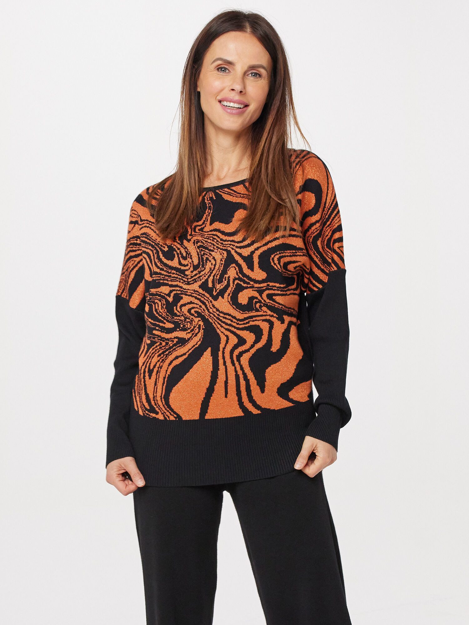 PUNTO & FILO Strickpullover Pullover mit Lurexmotiv figurumspielend Glanzvolles Design, mit metallischen Fasern, edler Viskose-Mix, Orange