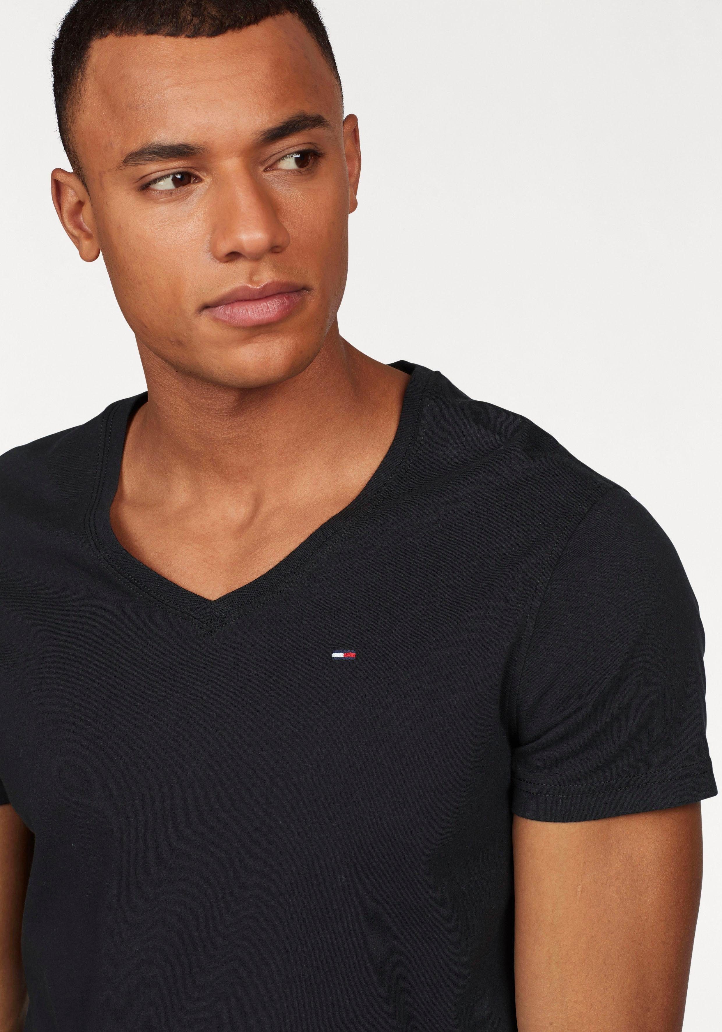 Tommy Jeans T-Shirt TJM ORIGINAL JERSEY V NECK TEE mit V-Ausschnitt und dezenter Logo-Flag