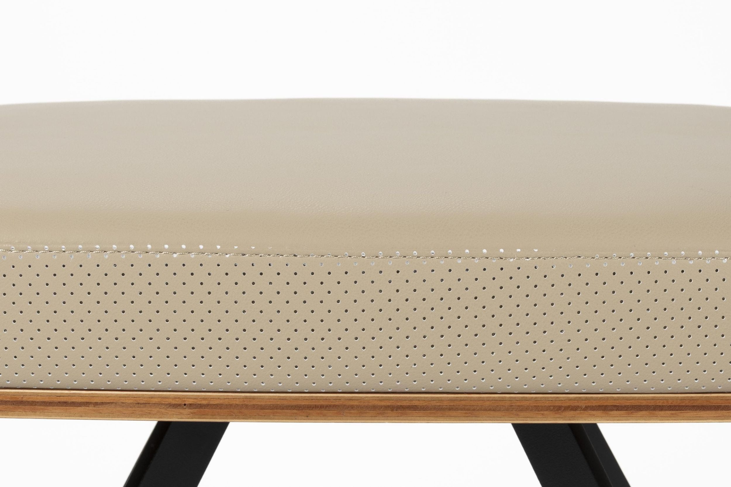 Zuiver Loungesessel Hocker Frie Eleganter Hocker in Lederoptik & Walnussfurnier