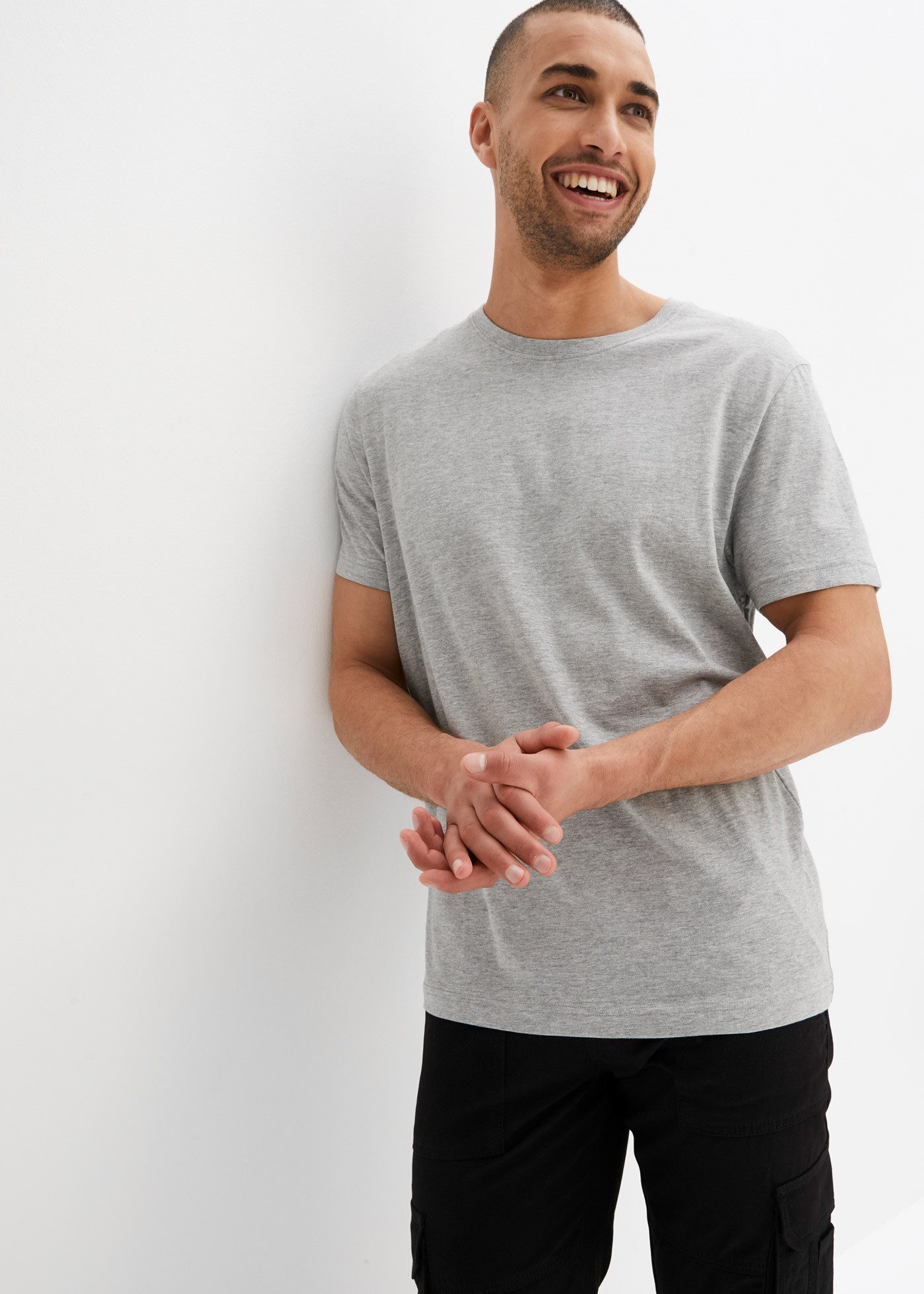 bonprix T-Shirt (Packung, 3-tlg) bequemer Regular Fit, Rundhalsausschnitt, leichte Stoffqualität
