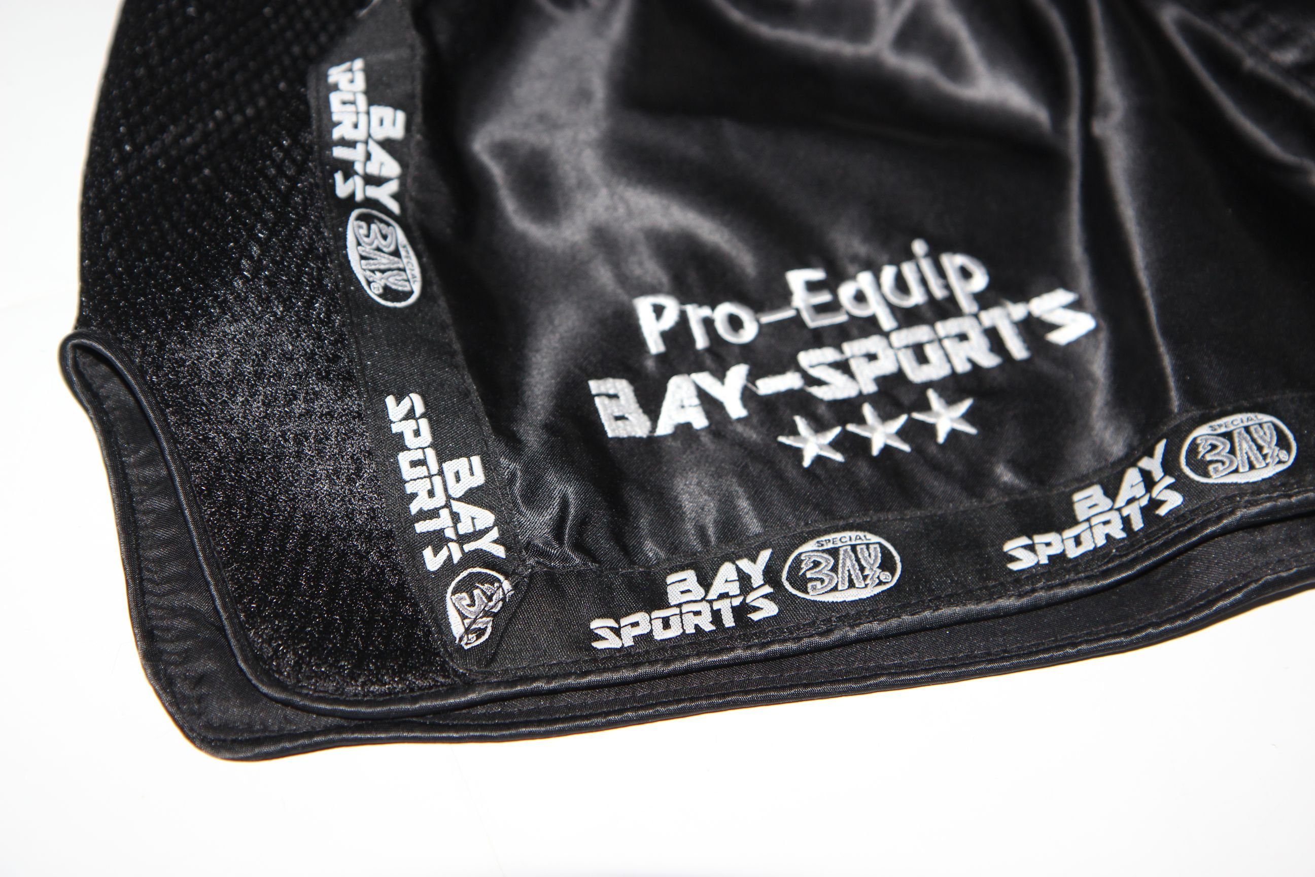 BAY-Sports Sporthose Thaiboxhose Thaiboxen Hose Shorts Muay Thai kurz MMA Thaiboxshorts (Stück) XXS - XXL, schwarz mit Mesheinsätzen, Kinder und Erwachsene