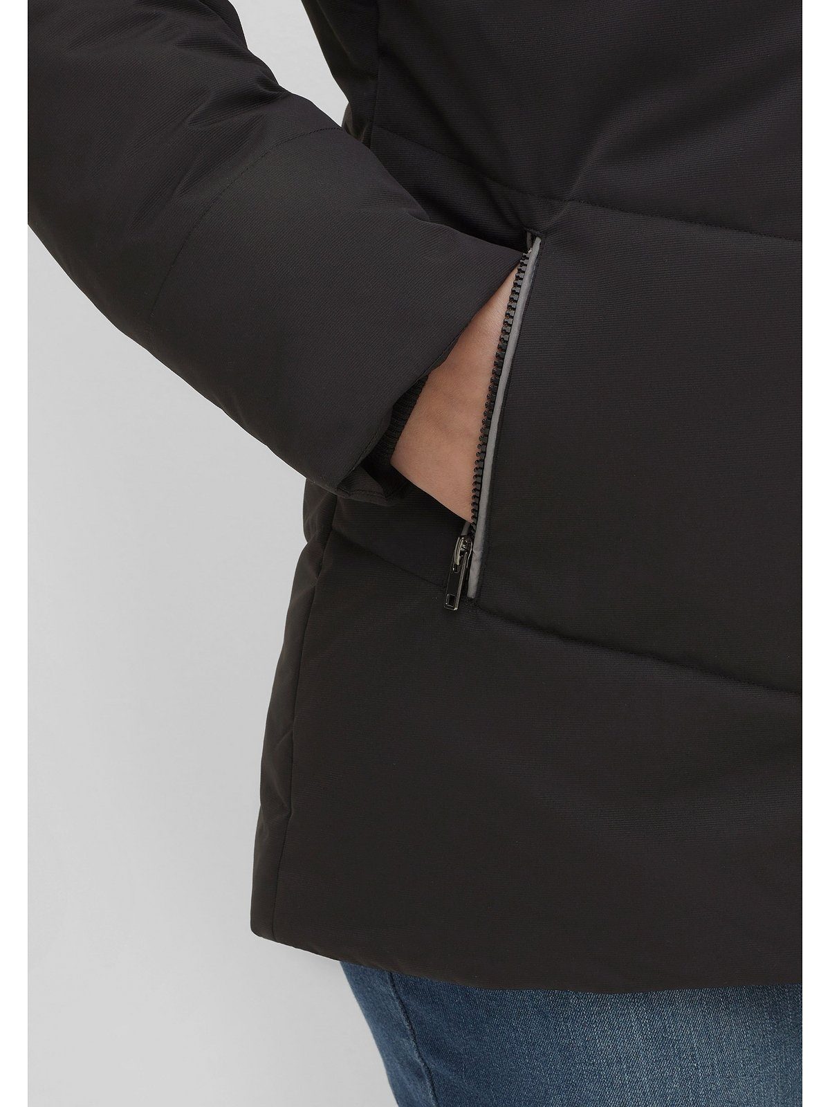 Material Stehkragen, Sheego strukturiertes Outdoorjacke leicht mit Größen Große schwarz