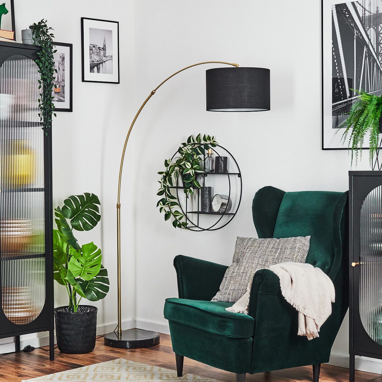 hofstein Bogenlampe Stehlampe mit Marmorfuß aus Metall/Stoff in Schwarz/Messing/Weiß, verstellbare Stehleuchte im modernen Design mit Fußschalter, E27