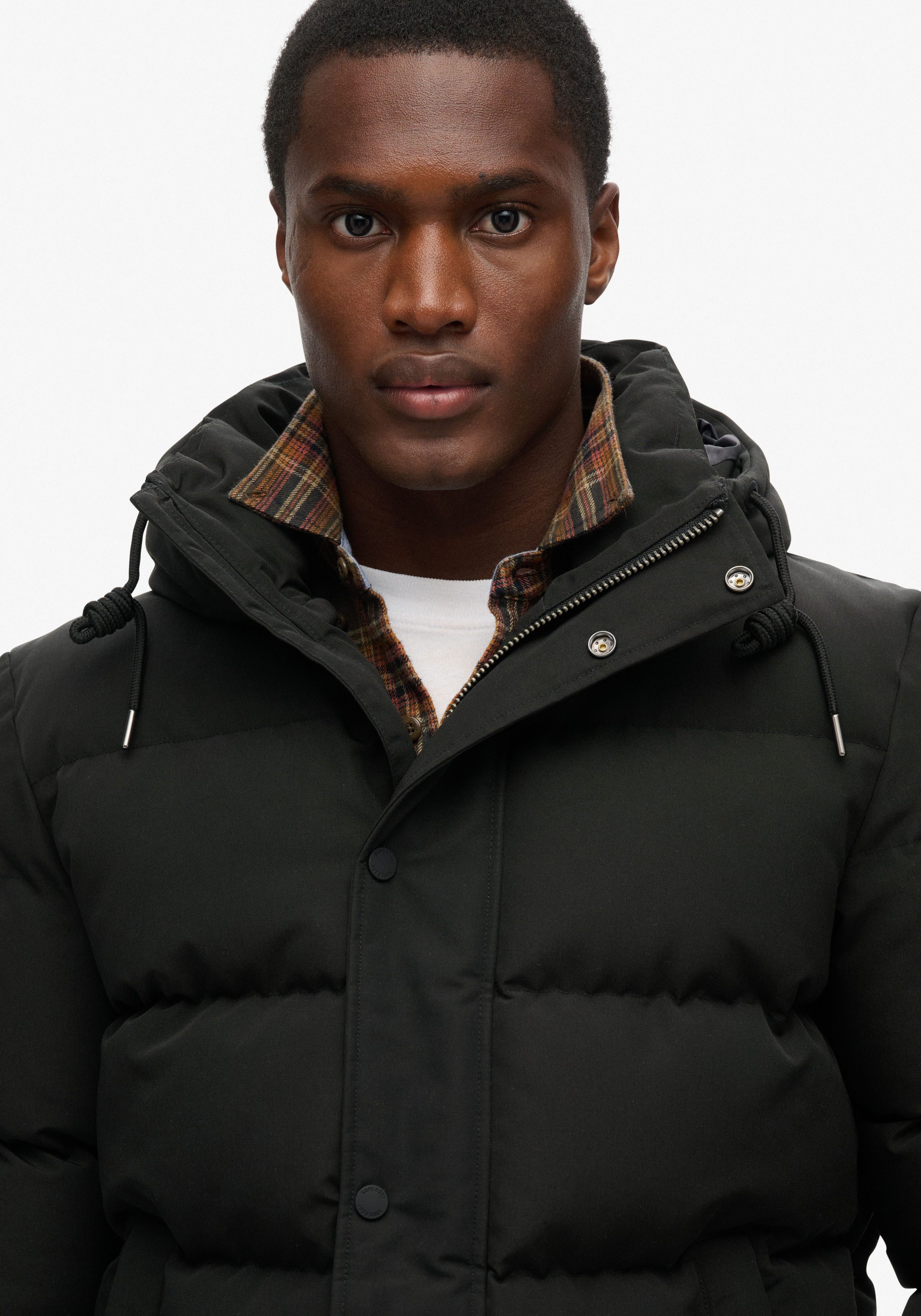 Superdry Steppjacke Everest Hooded Puffer Jacket Loose Fit, aus Baumwolle und Polyester, mit Reißverschluss