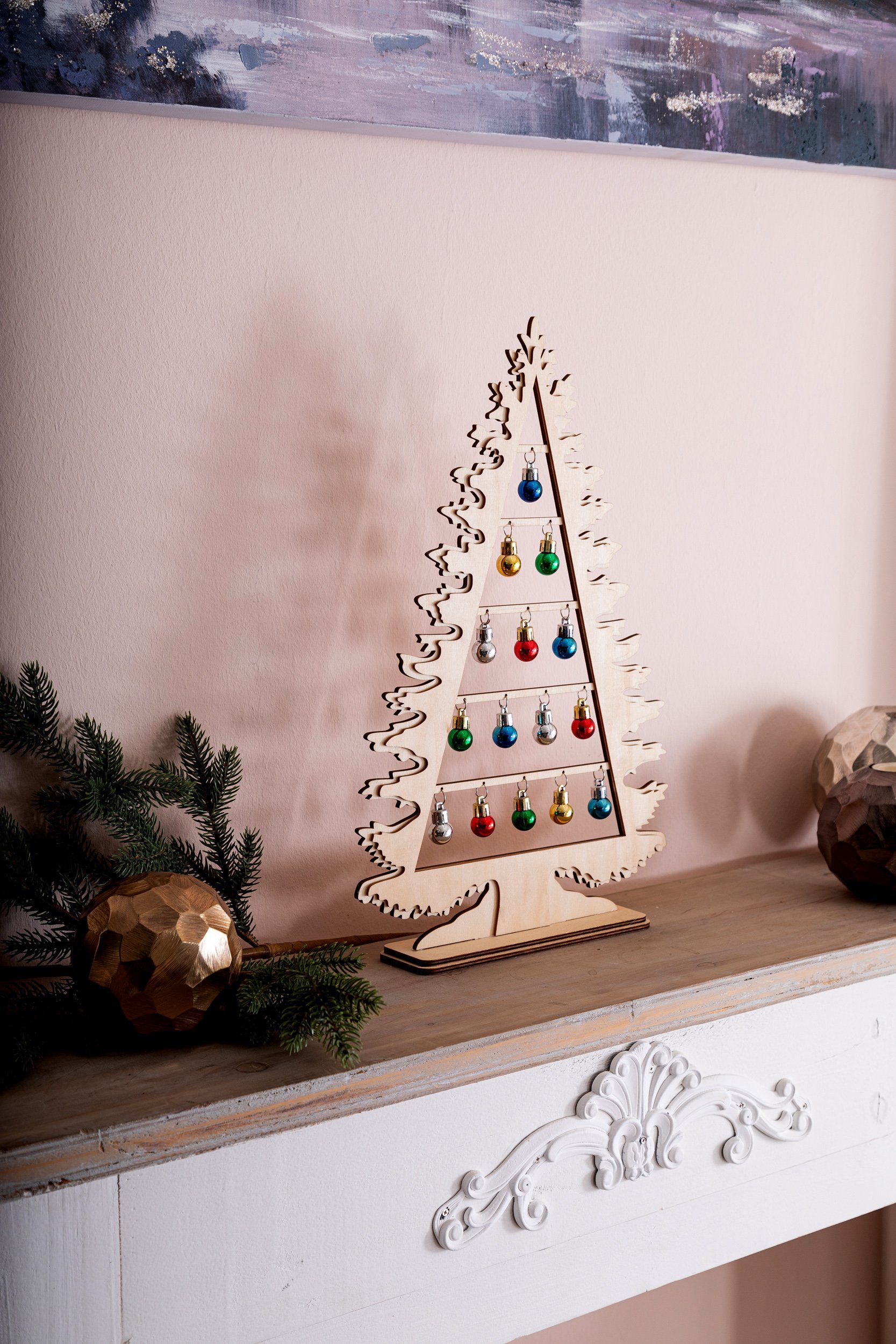 Wohnando Dekofigur Weihnachtsbaum mit 15 Weihnachtskugeln: Komplettes Weihnachtsdeko-Set