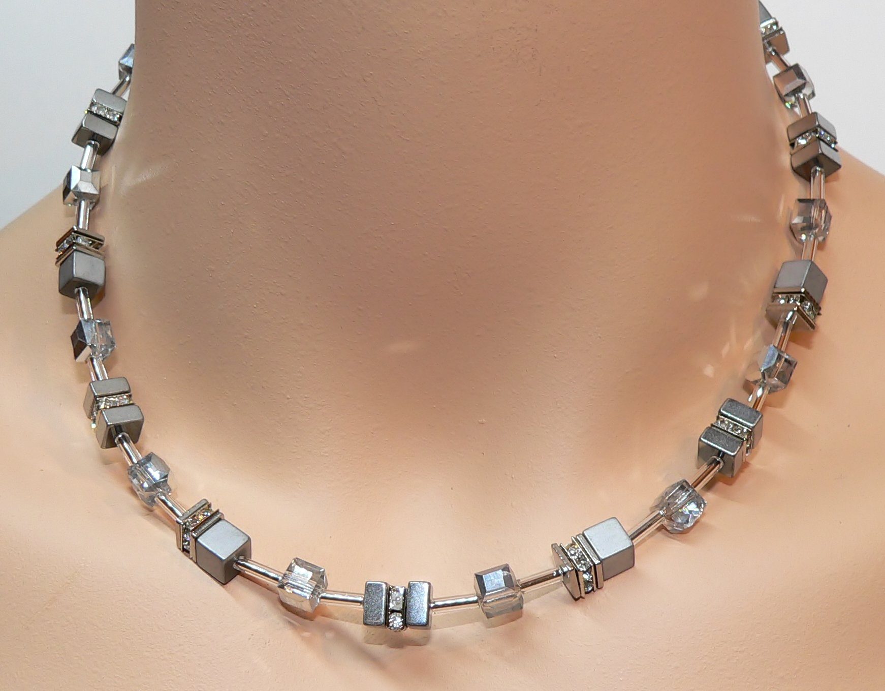 traumschmuck Collier 536. Halskette Collier Cube Würfel Hämatit Silber matt, (incl. Schmuckbox), handgefertigt, Made in Germany – Bild 2 von 4