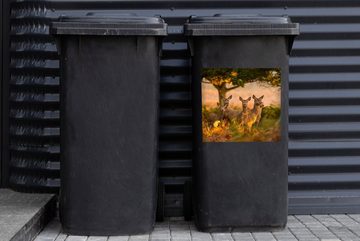 MuchoWow Wandsticker Waldtiere - Hirsche - Licht (1 St), Mülleimer-aufkleber, Mülltonne, Sticker, Container, Abfalbehälter