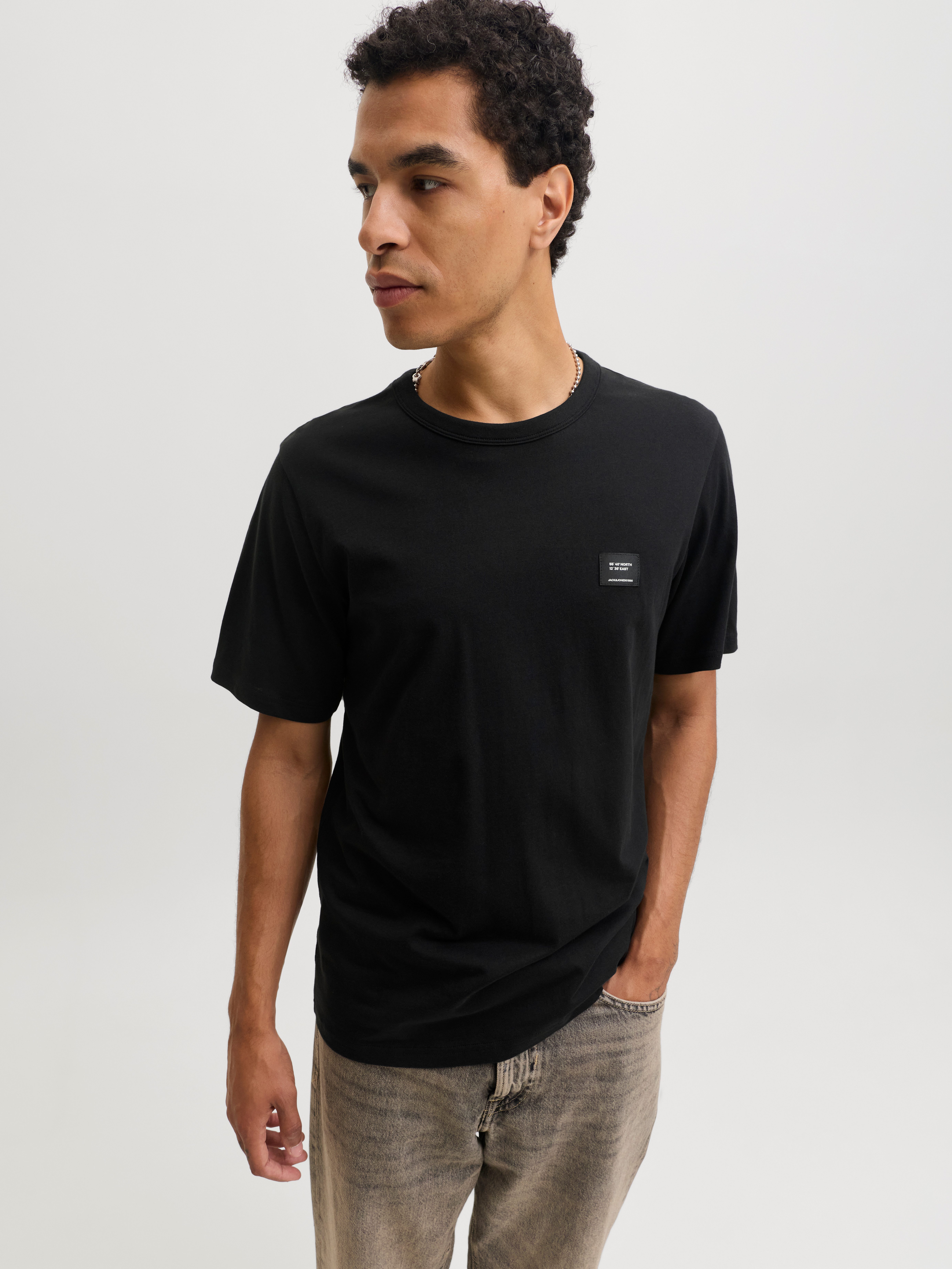 Jack & Jones Rundhalsshirt JJCLEVELAND TEE SS CREW NECK SN Baumwolle, regular fit