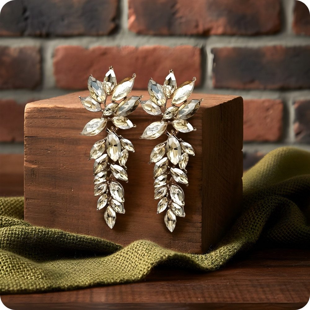 YouBella Ohrhänger-Set Kristalltropfen und Dangler Ohrringe Für Frauen & Mädchen (Inhalt der Packung: Paar Ohrringe x 1, Perfekt für besondere Anlässe & Office  – Bild 4 von 5