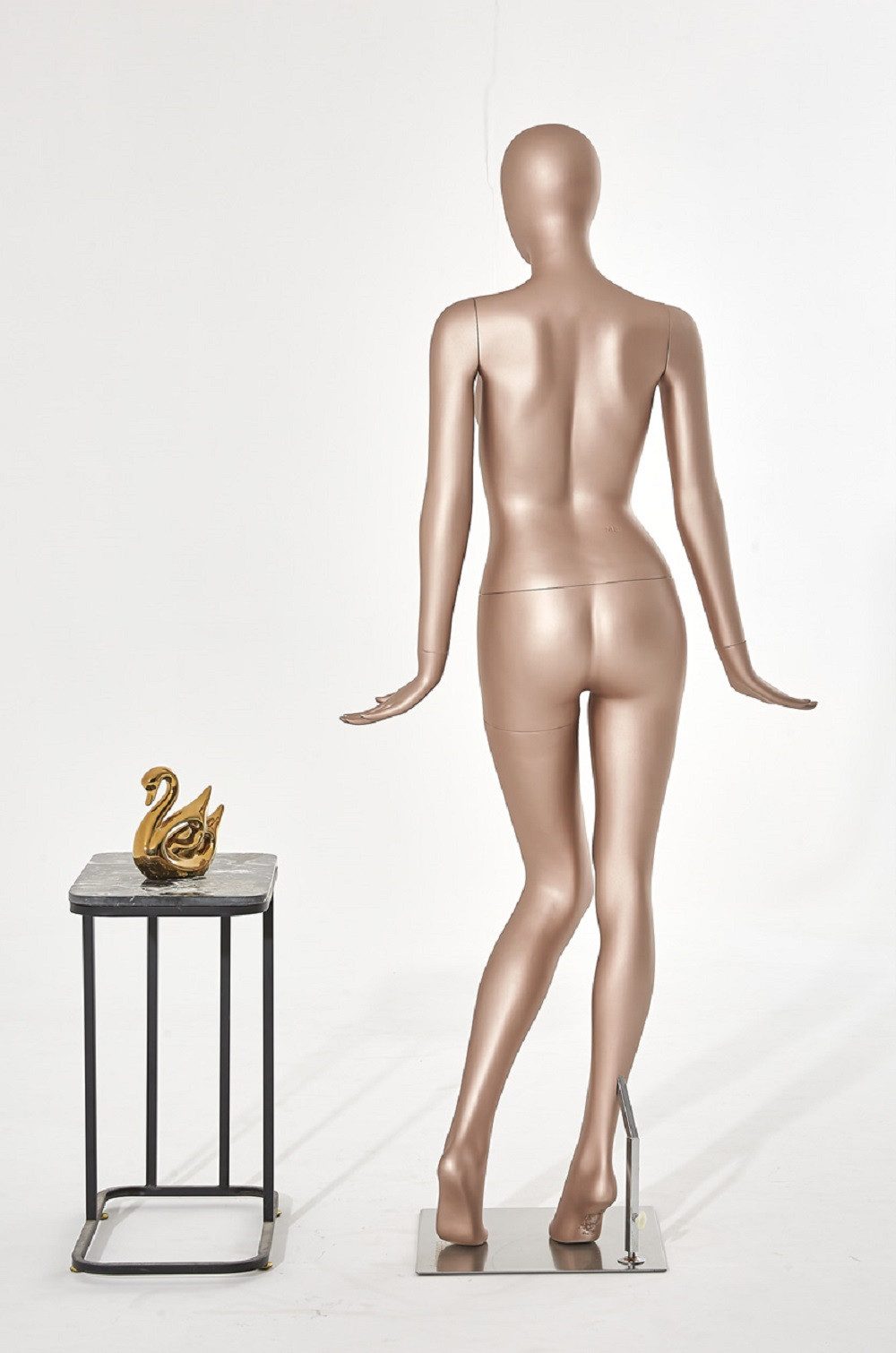 Eurohandisplay Schneiderpuppe Weibliche Schaufensterpuppe beige matt lackiert Egghead Schick, Schaufensterpuppe