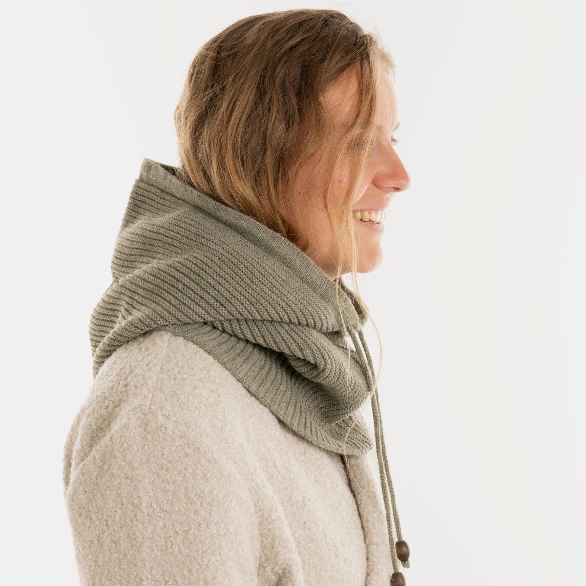 Knit Factory Strickschal Evy Kapuzenschal Urban Green One Size, (Set, 1-St. Spar-Set), Schal Damen Herren set loop tücher schals winter Strick Mode herbst