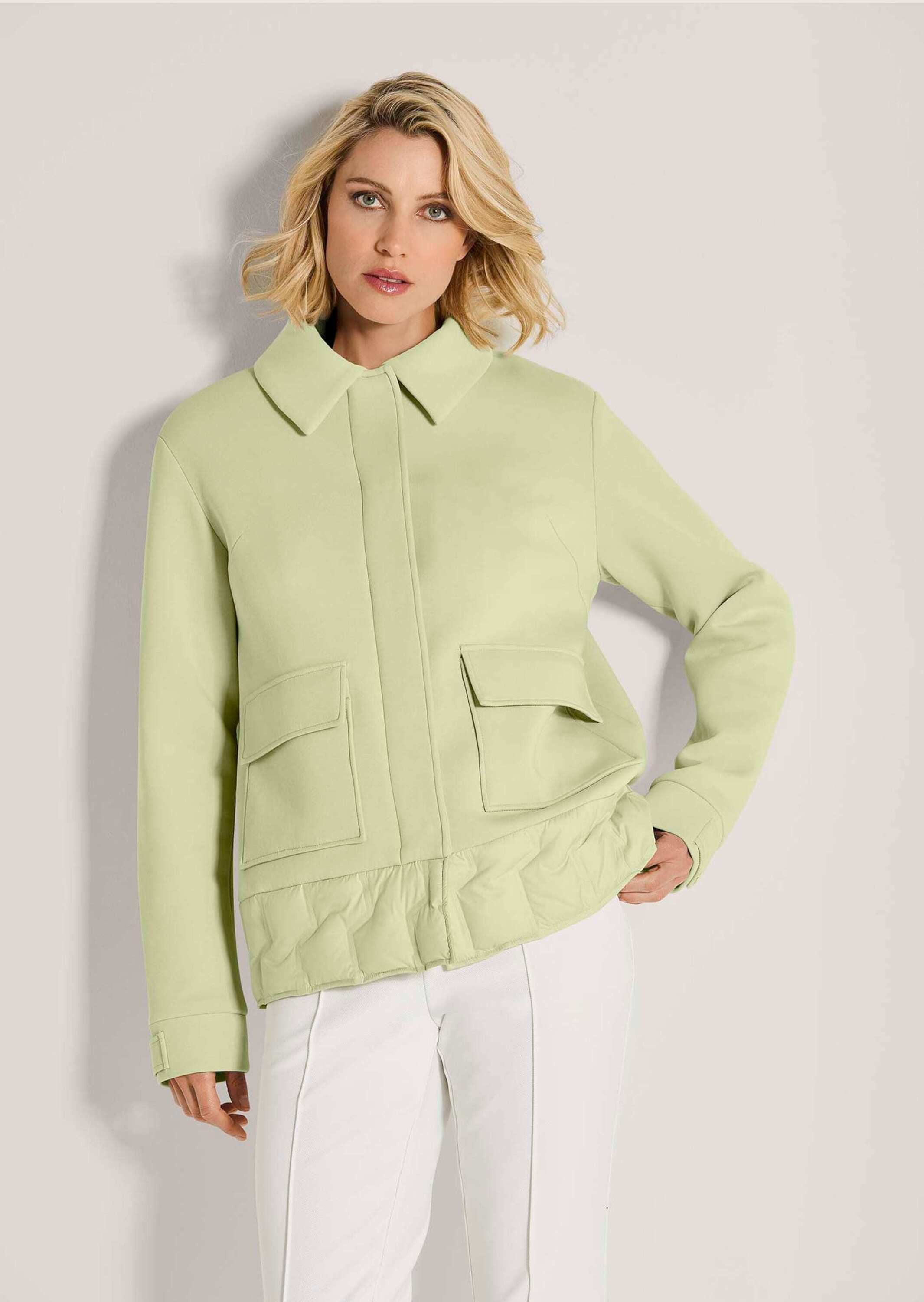 MADELEINE Outdoorjacke Kurzjacke mit Druckknopfverschluss Baumwolljacke mit Klappkragen, Taschen und Langarm