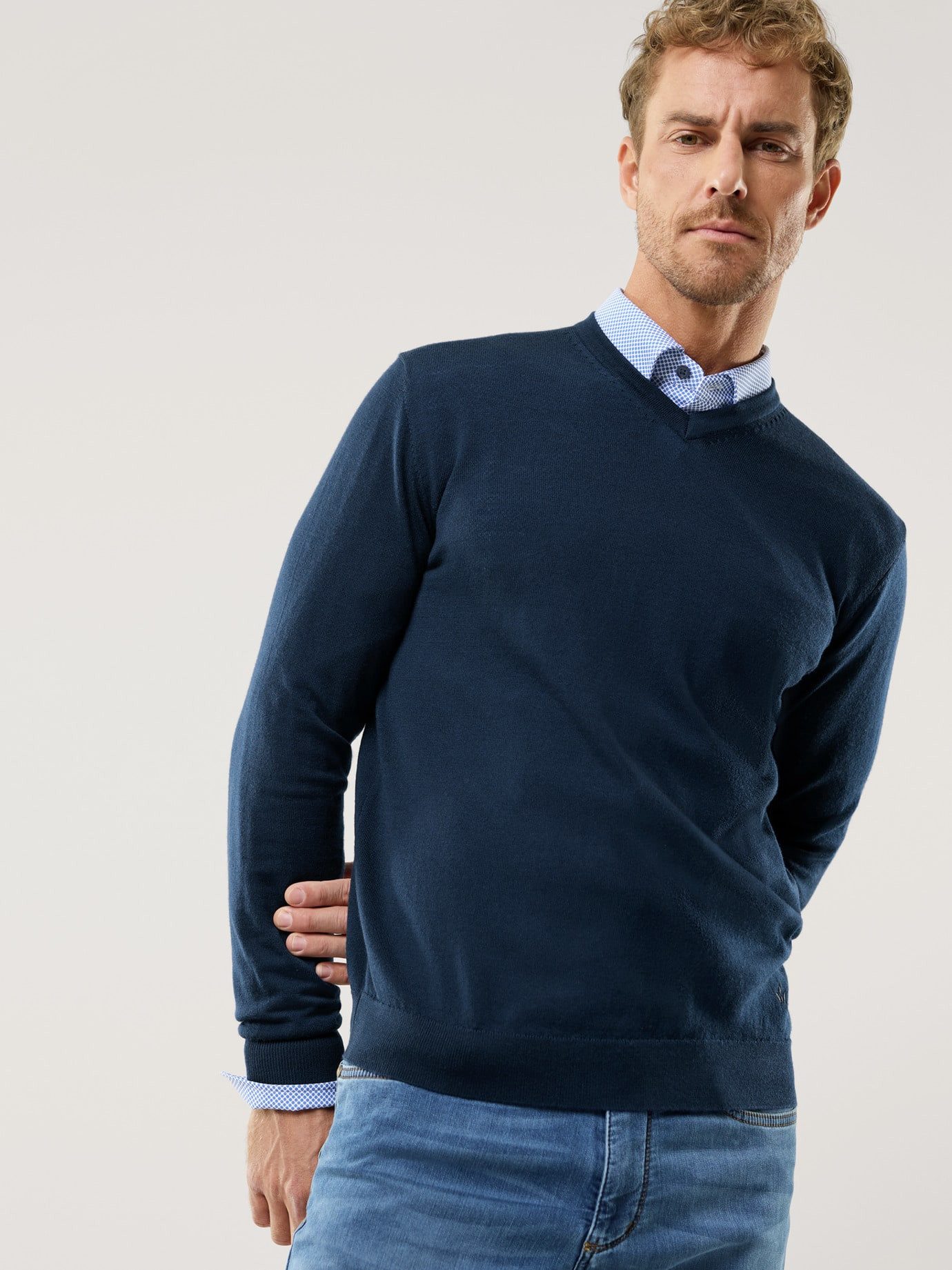 Walbusch V-Ausschnitt-Pullover Herren Merino V-Ausschnitt-Pullover extrafein 19,5 Mikron, temperaturausgleichend, waschmaschinenfest