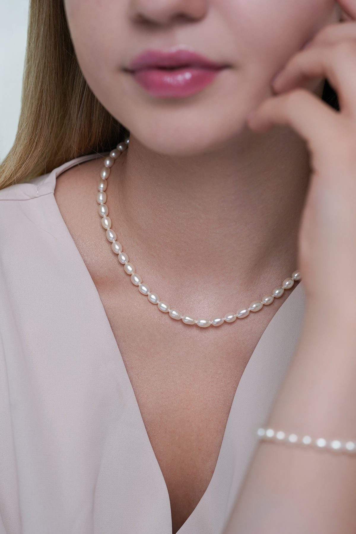 Gaura Pearls Perlenkette Leichter Choker weiß reisförmig 5-5.5 mm 40 cm Süßwasserzuchtperlen