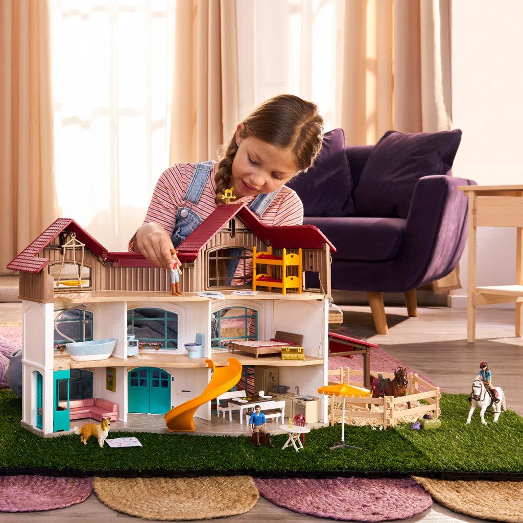 Schleich® Spielwelt HORSE CLUB, Lakeside Villa & Paddock (42785), (157-tlg)