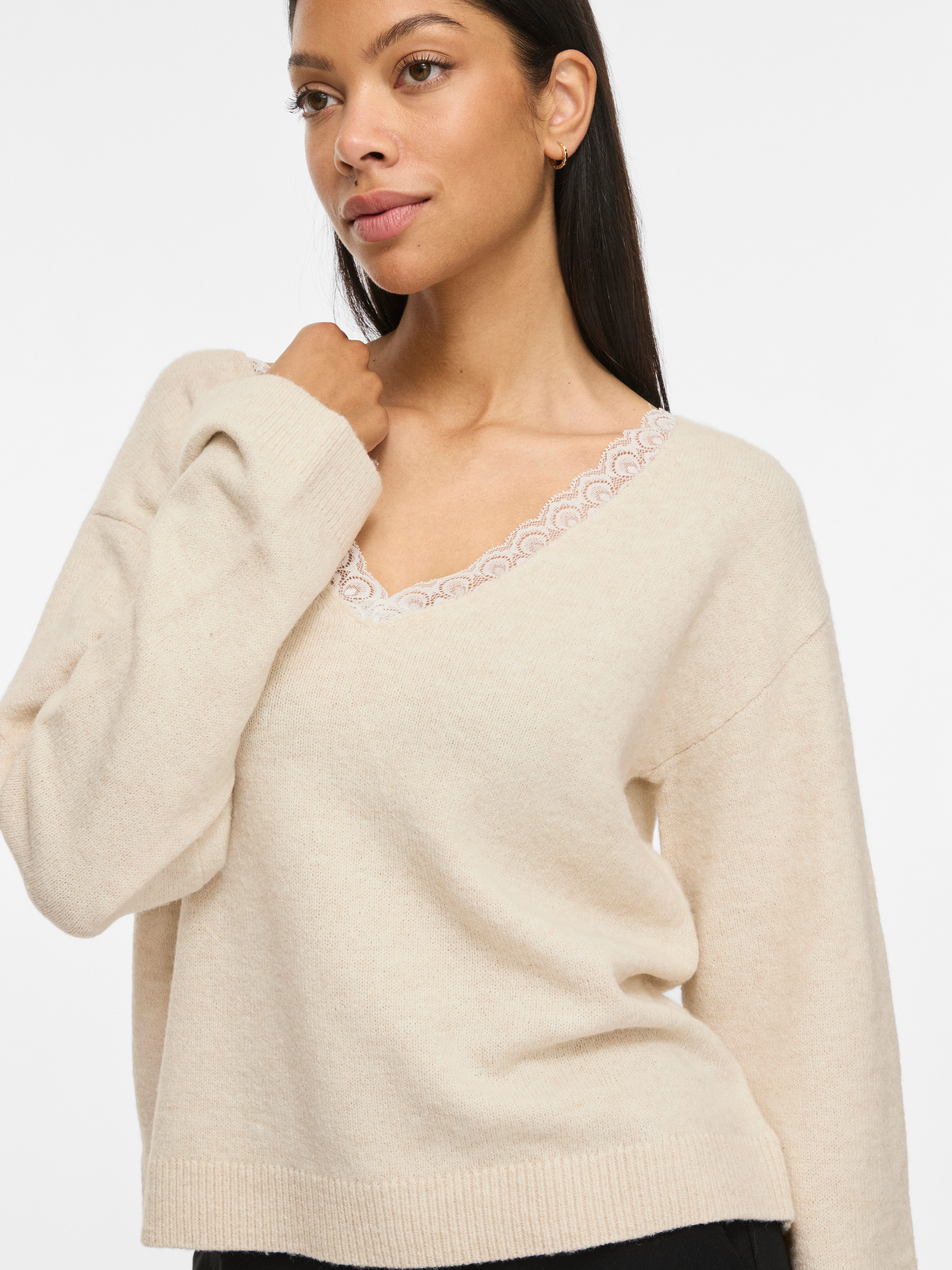 Vila V-Ausschnitt-Pullover VILIGA L/S V-NECK REV LACE KNIT TOP-NOOS Materialmix, Spitzen-Detail, regular fit