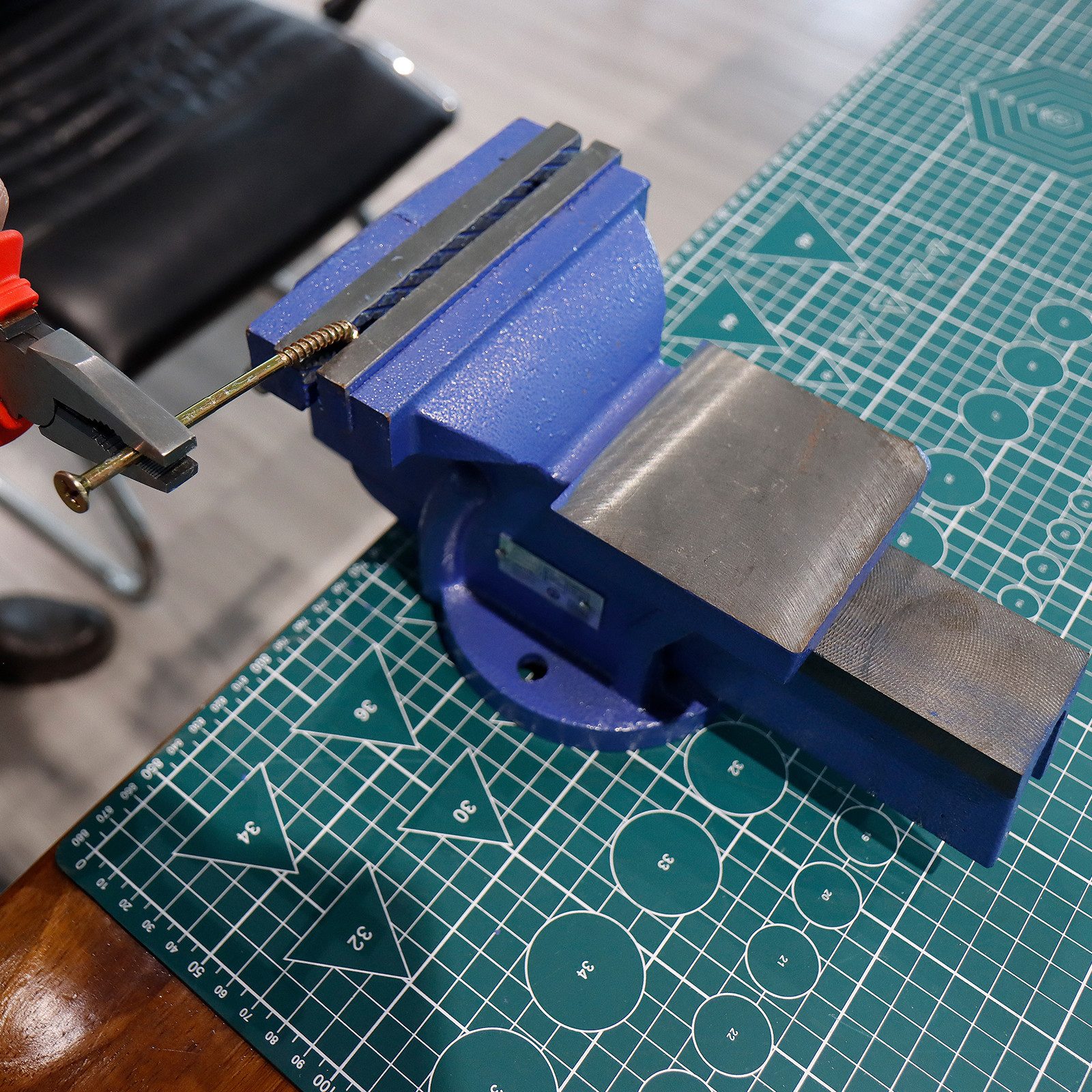 CCLIFE Schraubstock Schraubstock 100 125mm Spannweit für Werkbank Feststehend schraubstock