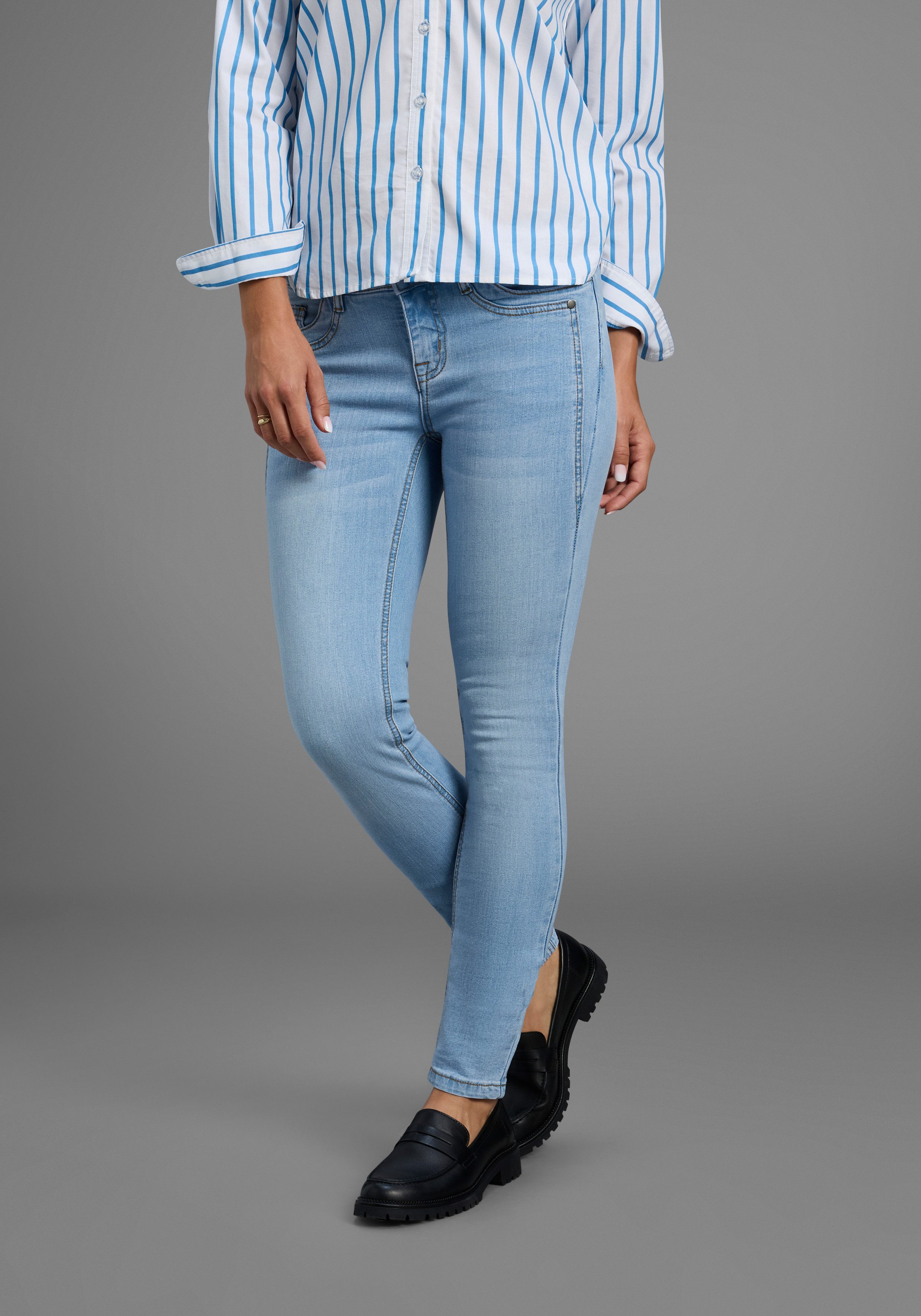 Arizona 5-Pocket-Jeans mit Keileinsätzen extra-enger Beinschnitt, niedrige Leibhöhe