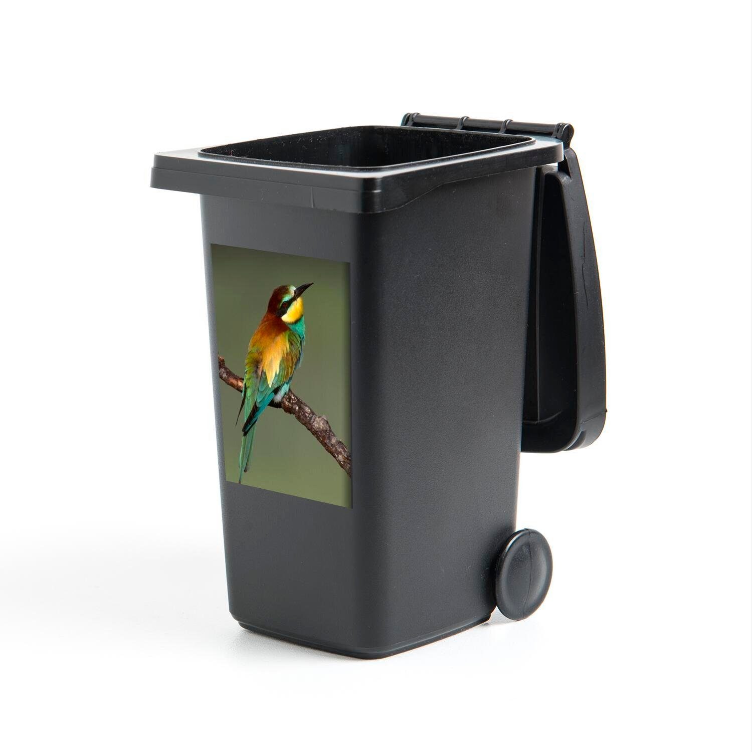 MuchoWow Wandsticker Bienenfresser (Merops apiaster) auf einem Ast sitzend, Sardinien, (1 St), Mülleimer-aufkleber, Mülltonne, Sticker, Container, Abfalbehälter