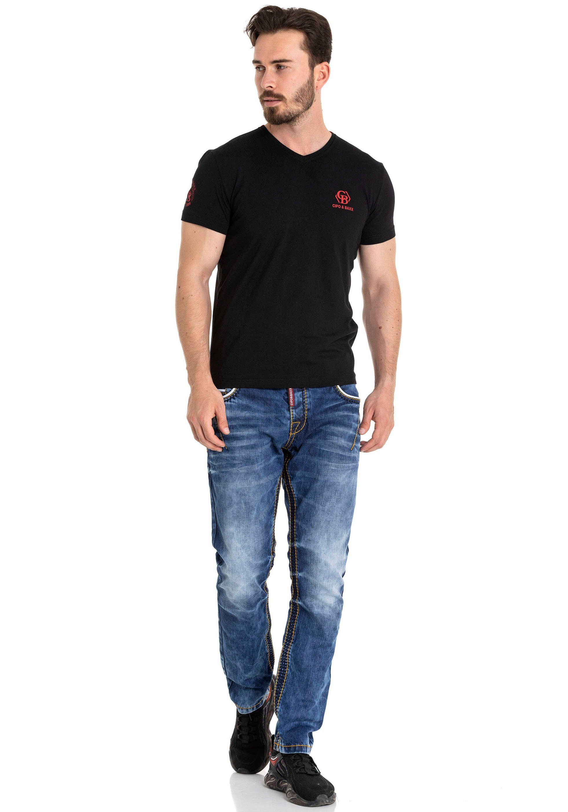 Cipo & Baxx V-Shirt Samt-Optik mit in black Markenlabel