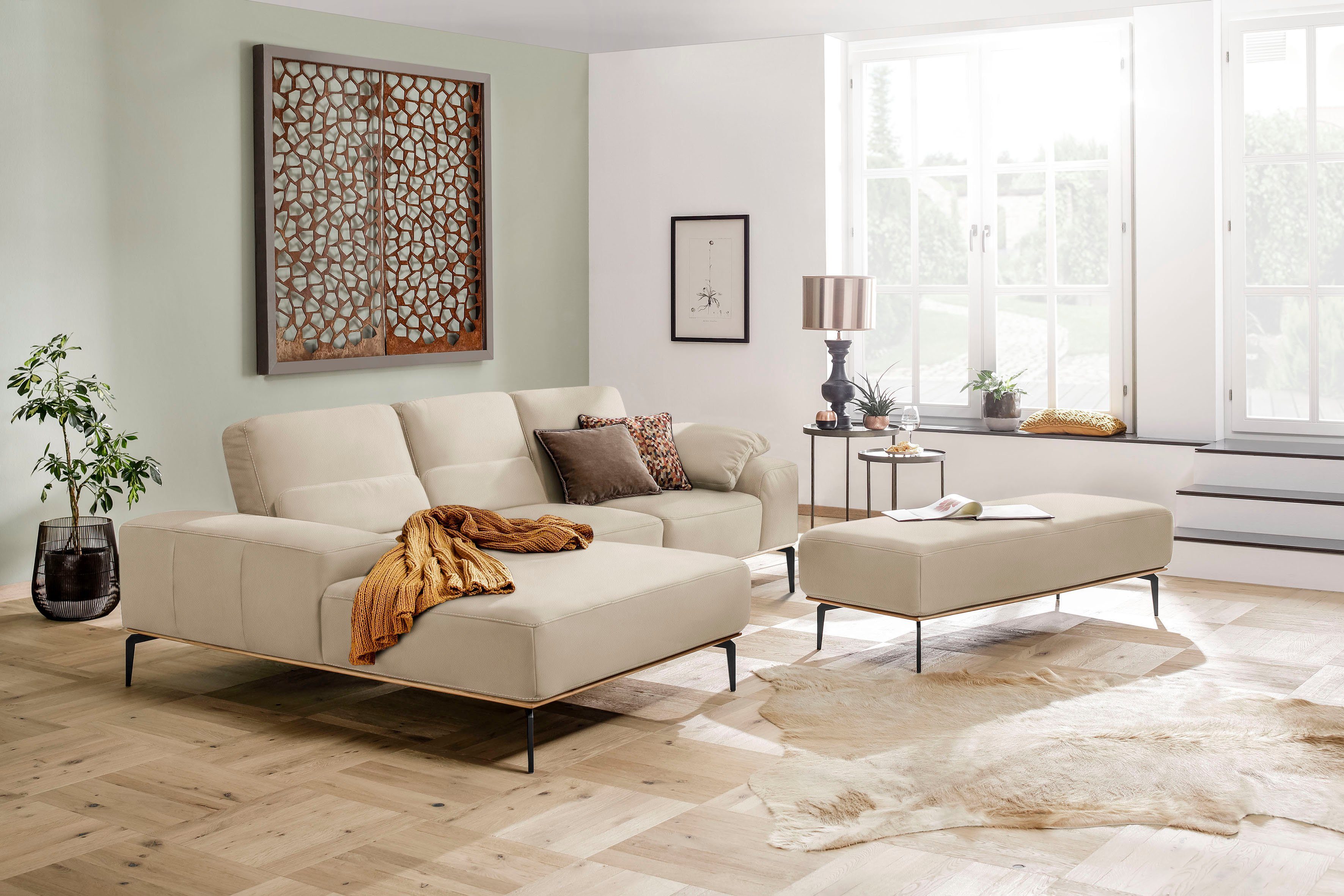 W.SCHILLIG Ecksofa run, Designsofa mit tollem Sitzkomfort, bequem, L-Form, mit Holzsockel, Füße in Schwarz pulverbeschichtet, Breite 279 cm