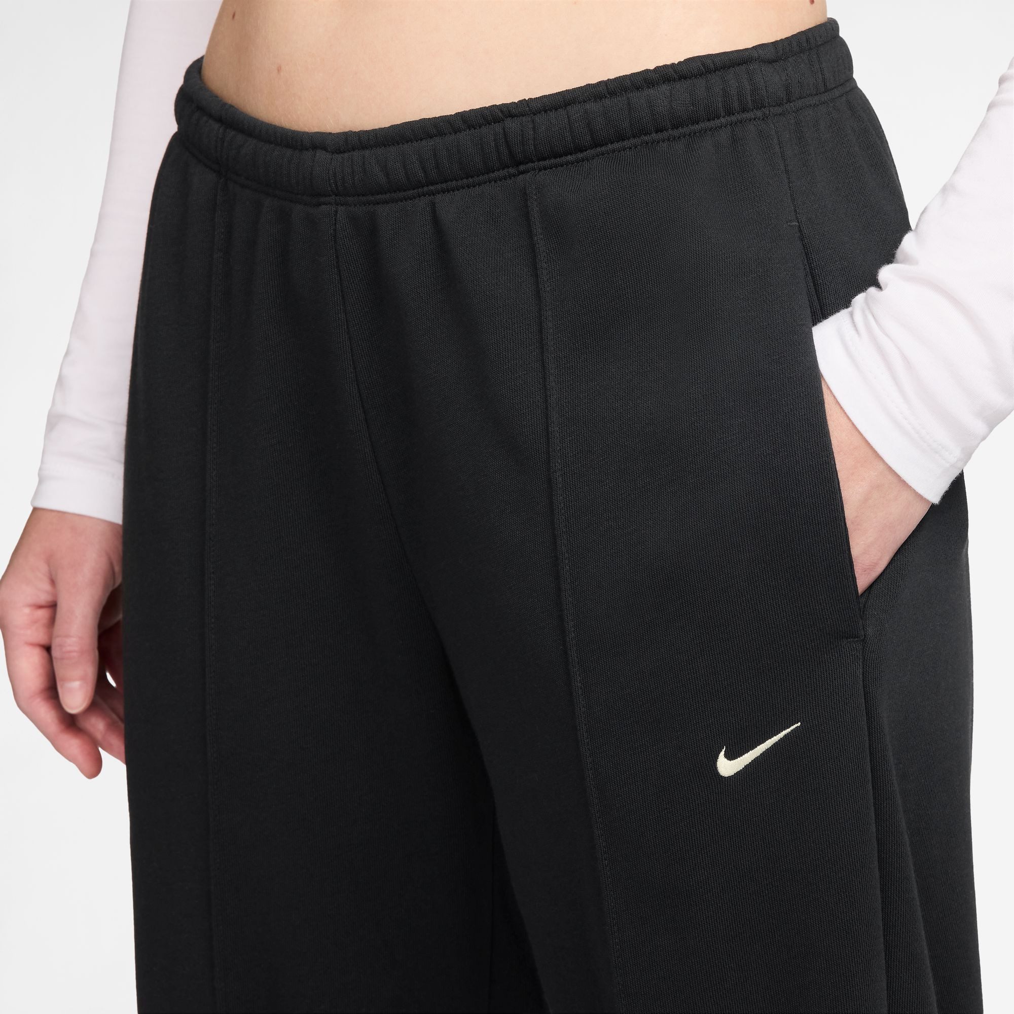 Nike Sportswear Sporthose W NSW CHLL FT JGGR PANT aus Baumwolle und Polyester, auch in großen Größen