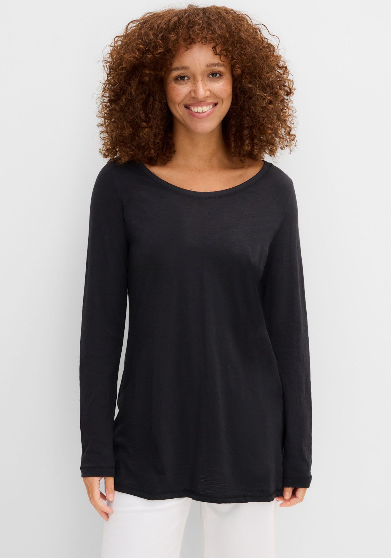 bonprix Langarmshirt lockere Passform, Langarm-Design, abgerundeter Saum, aus Baumwolle
