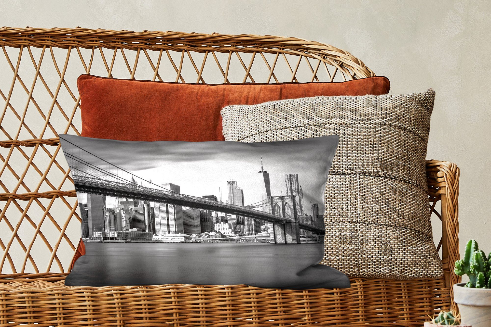 - Zierkissen, Dekokissen Architektur Brooklyn Bridge - Dekoration, Schlafzimmer - York New Wohzimmer Dekokissen und - Füllung, MuchoWow weiß, Schwarz Wasser mit