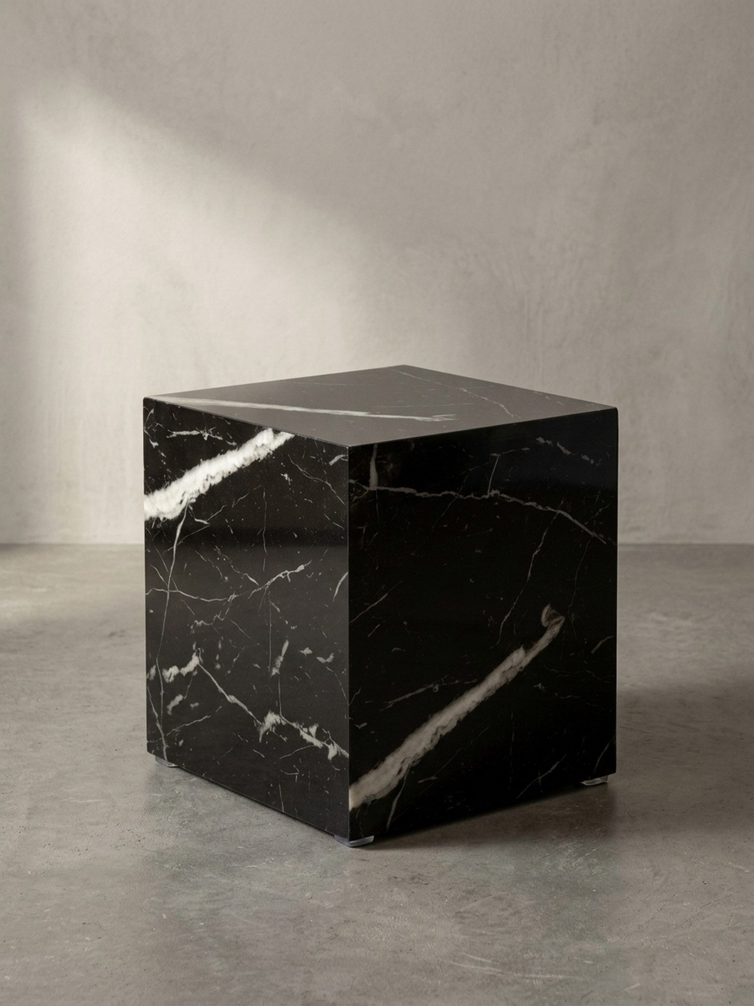 KADIMA DESIGN Couchtisch Couchtisch MONOBLOC 40x40x45 cm Schwarz Hochglanz mit Marmor Optik, (Beistelltisch Würfel-Form), Wohnzimmertisch Cube Quadratisch, Design Sofatisch, Lounge