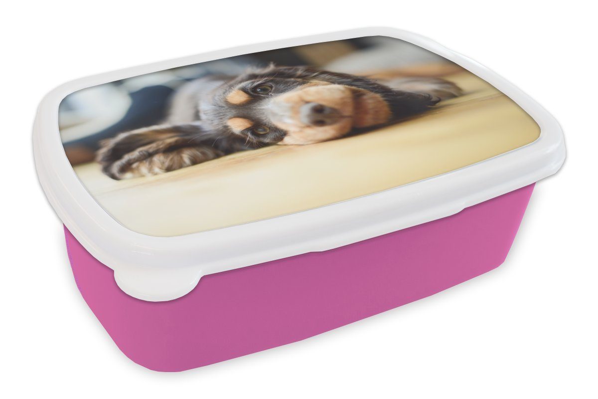 MuchoWow Lunchbox Hund auf dem Boden liegend, Kunststoff, (2-tlg), Brotbox für Erwachsene, Brotdose Kinder, Snackbox, Mädchen, Kunststoff rosa