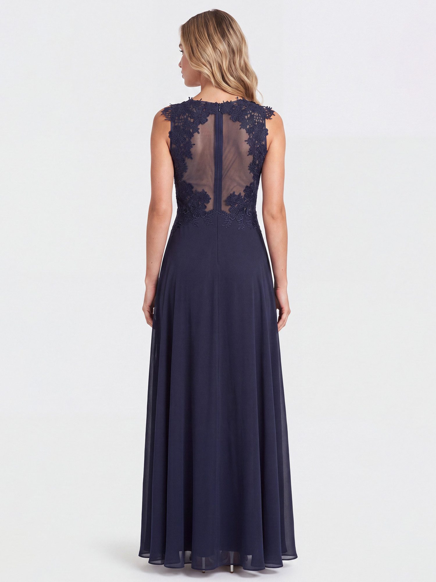 Apart Abendkleid mit floraler Spitze und fließendem Rock – Bild 4 von 5
