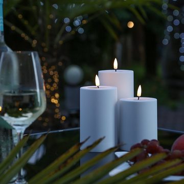Deluxe Homeart LED-Kerze MIA Deluxe für Außen 3D Flamme flackernd H: 10cm D: 7,5cm weiß outdoor (1-tlg)