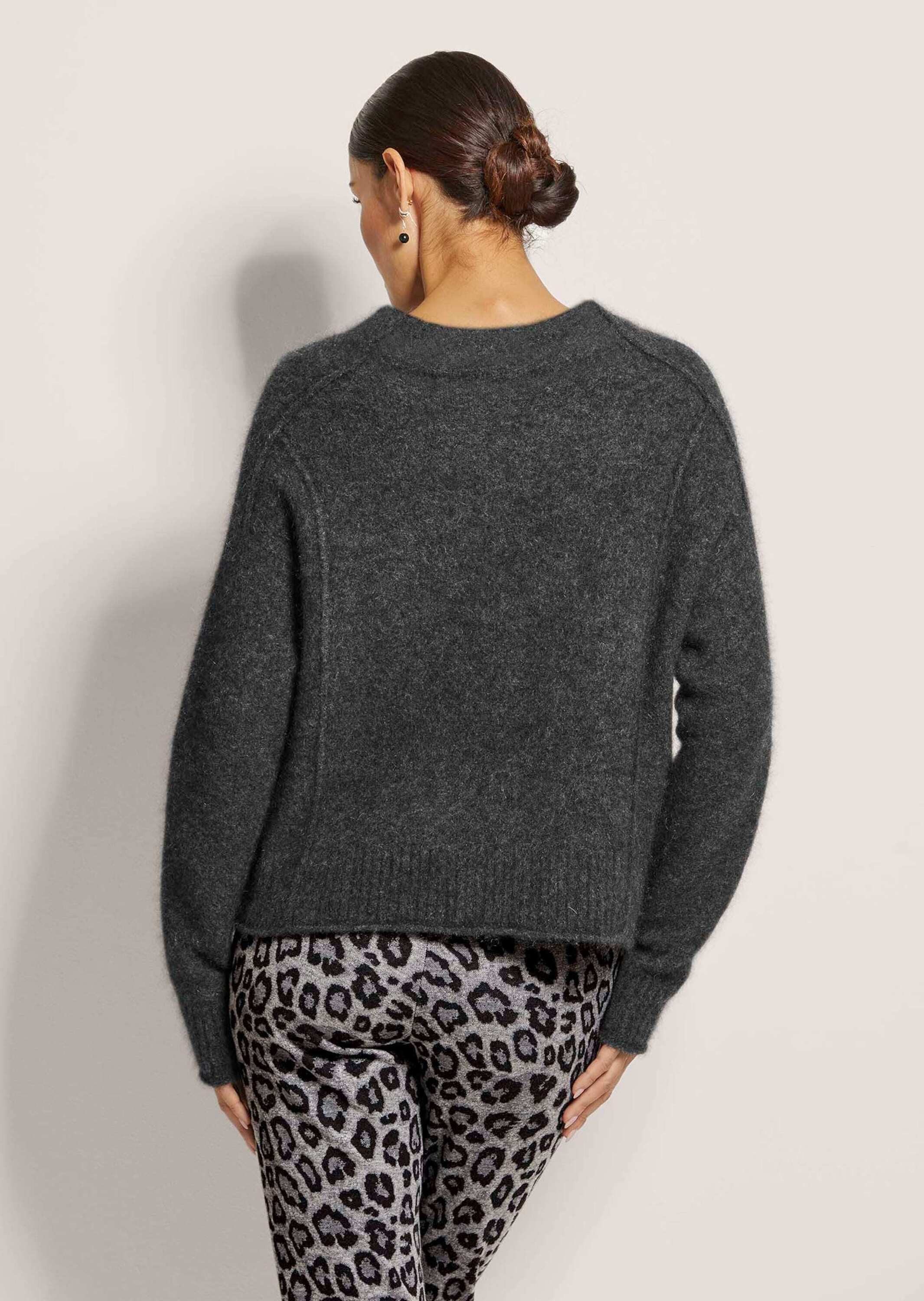 MADELEINE Strickpullover Kaschmirpullover mit Stehkragen Wollpullover mit Rippenblenden, Ziernähten und langarm