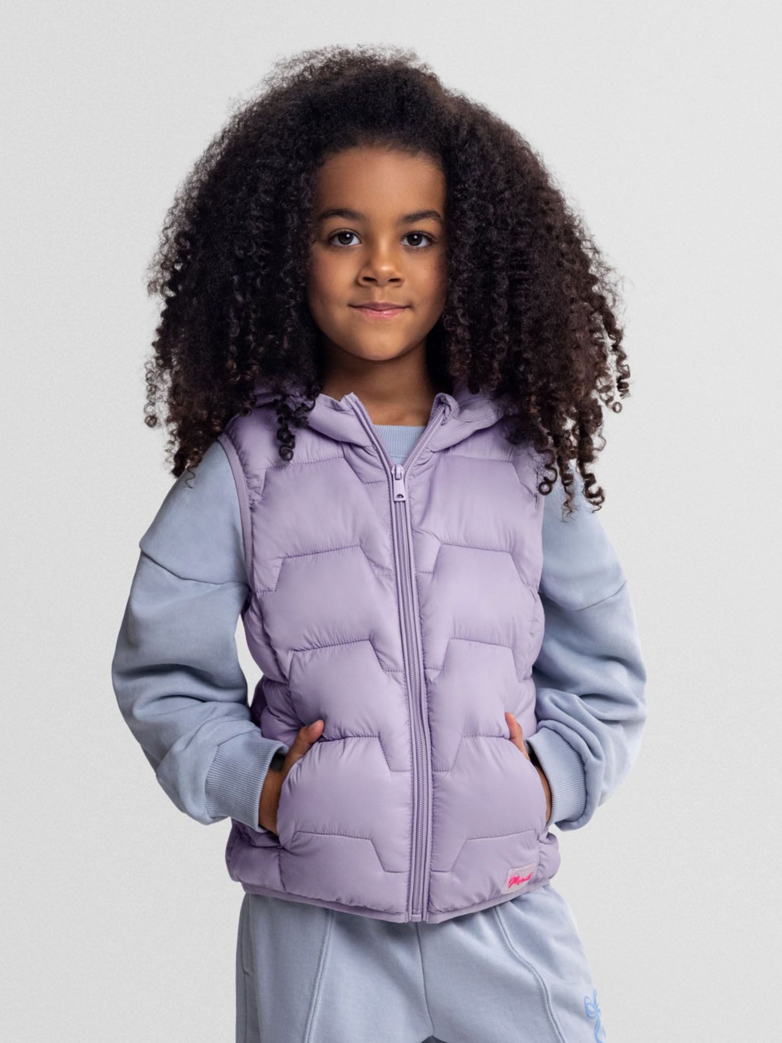 MINOTI Steppweste mit praktischer Kapuze Kinnschutz am Stehkragen