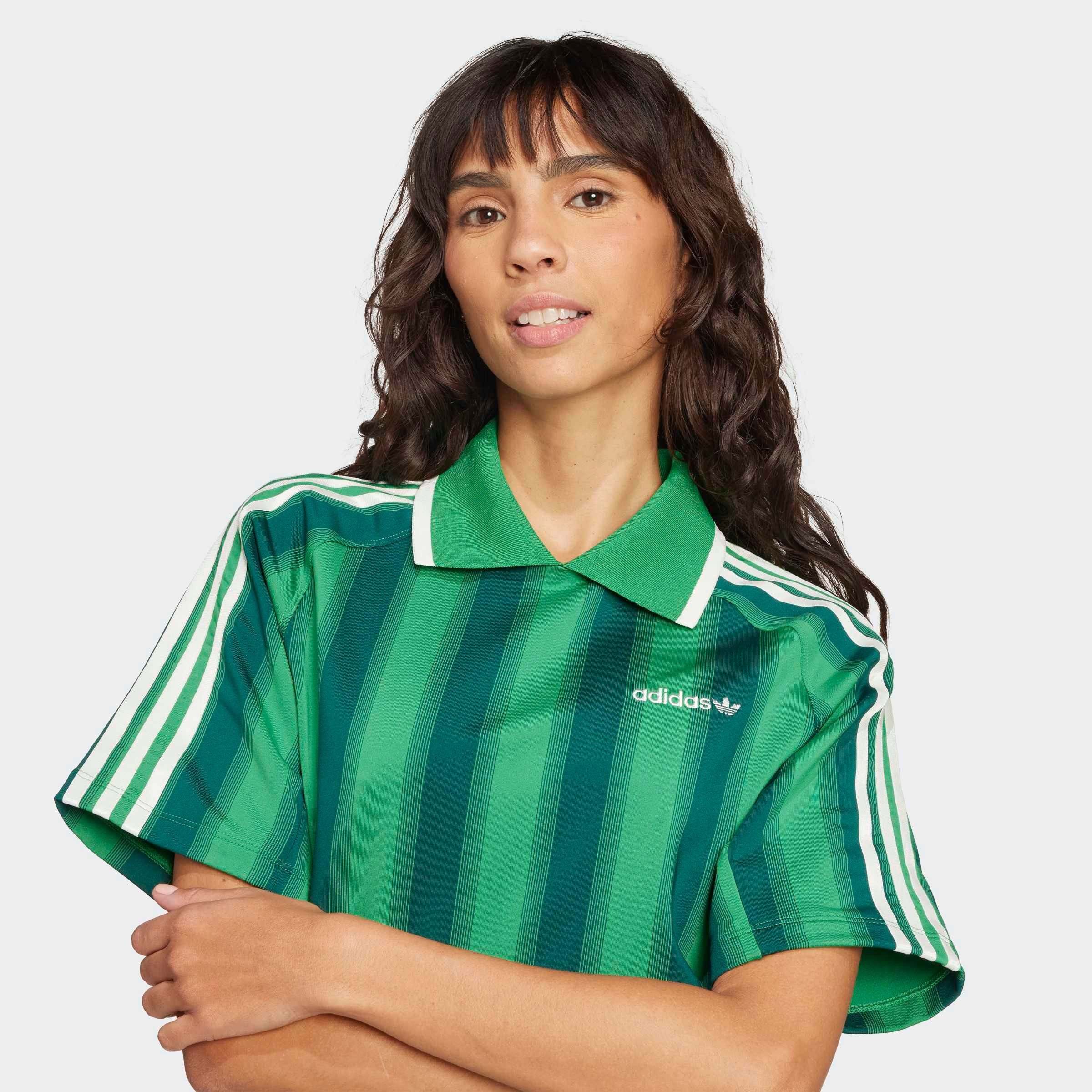 adidas Originals Shirtkleid INSPIRED GRAPHIC sportlicher Look, vom Fußball inspirierter Allover-Print