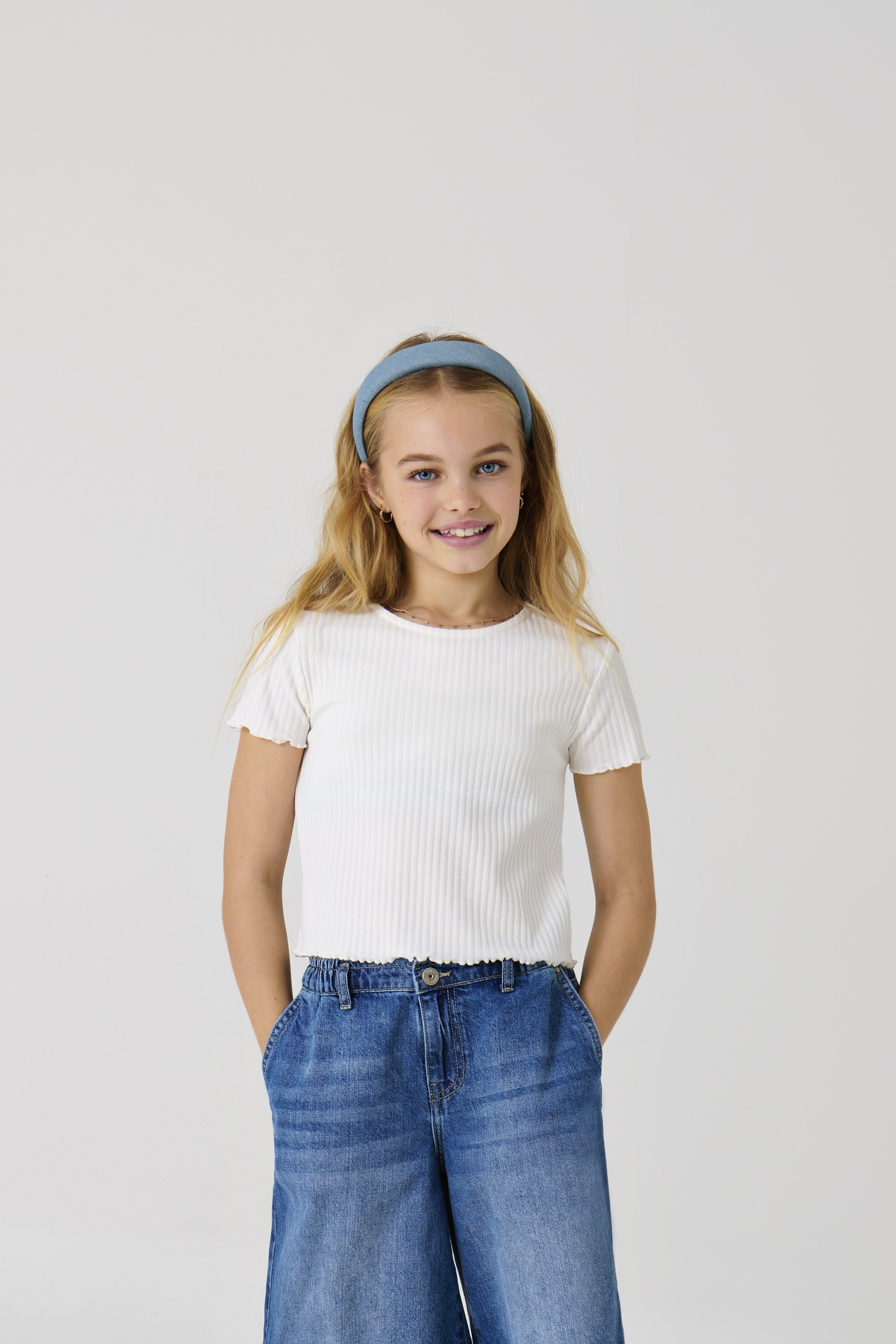 KIDS ONLY T-Shirt KONNELLA S/S O-NECK TOP in verkürzter Länge und mit tollen Wellen-Säumen