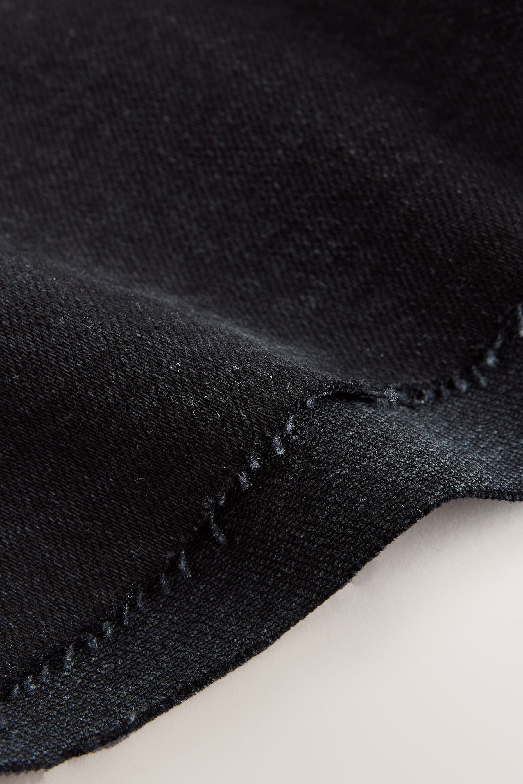 Next Jeansshorts Hochbund-Denimshorts mit geschlitztem Saum (1-tlg)