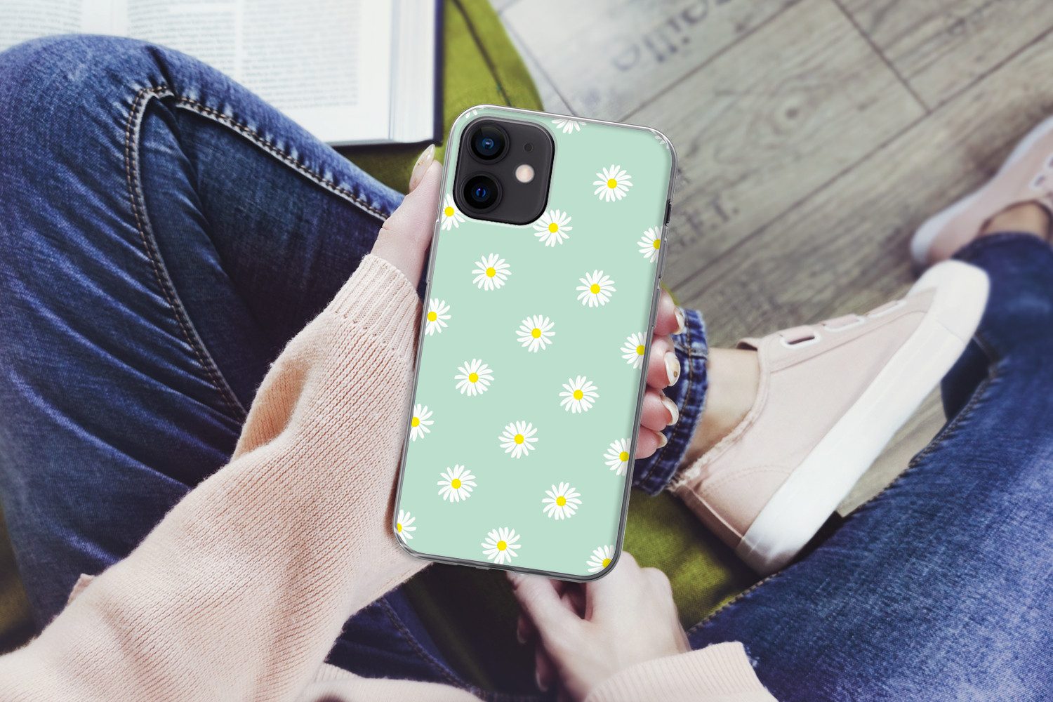 MuchoWow Handyhülle für Apple iPhone 12 mini Gänseblümchen - Pastell - Weiß - Grün - Flora, Smartphone-Bumper, Print, Handy Schutzhülle Dünn