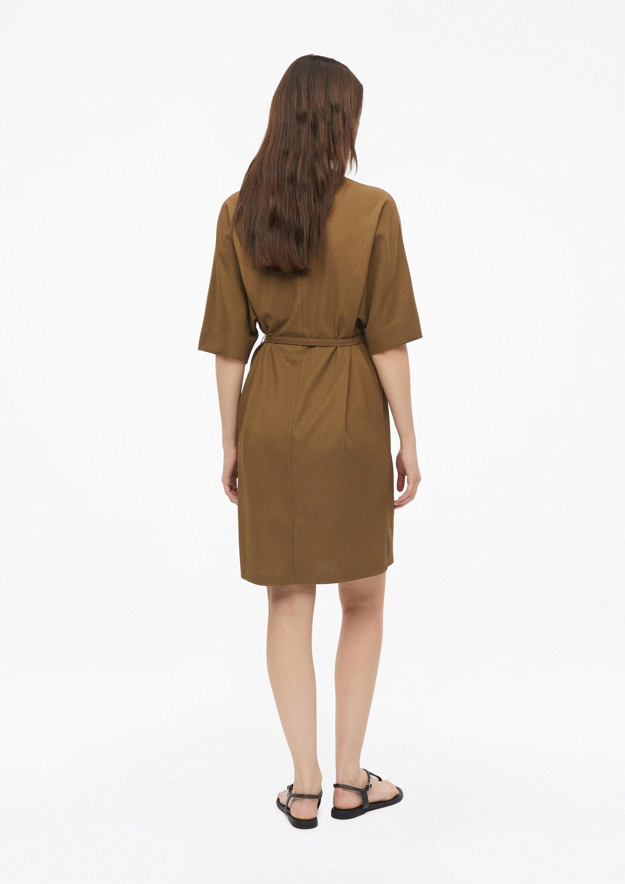 s.Oliver Midikleid Kleid Strukturiertes Jersey-Kleid mit Gürtel und Knopfleiste