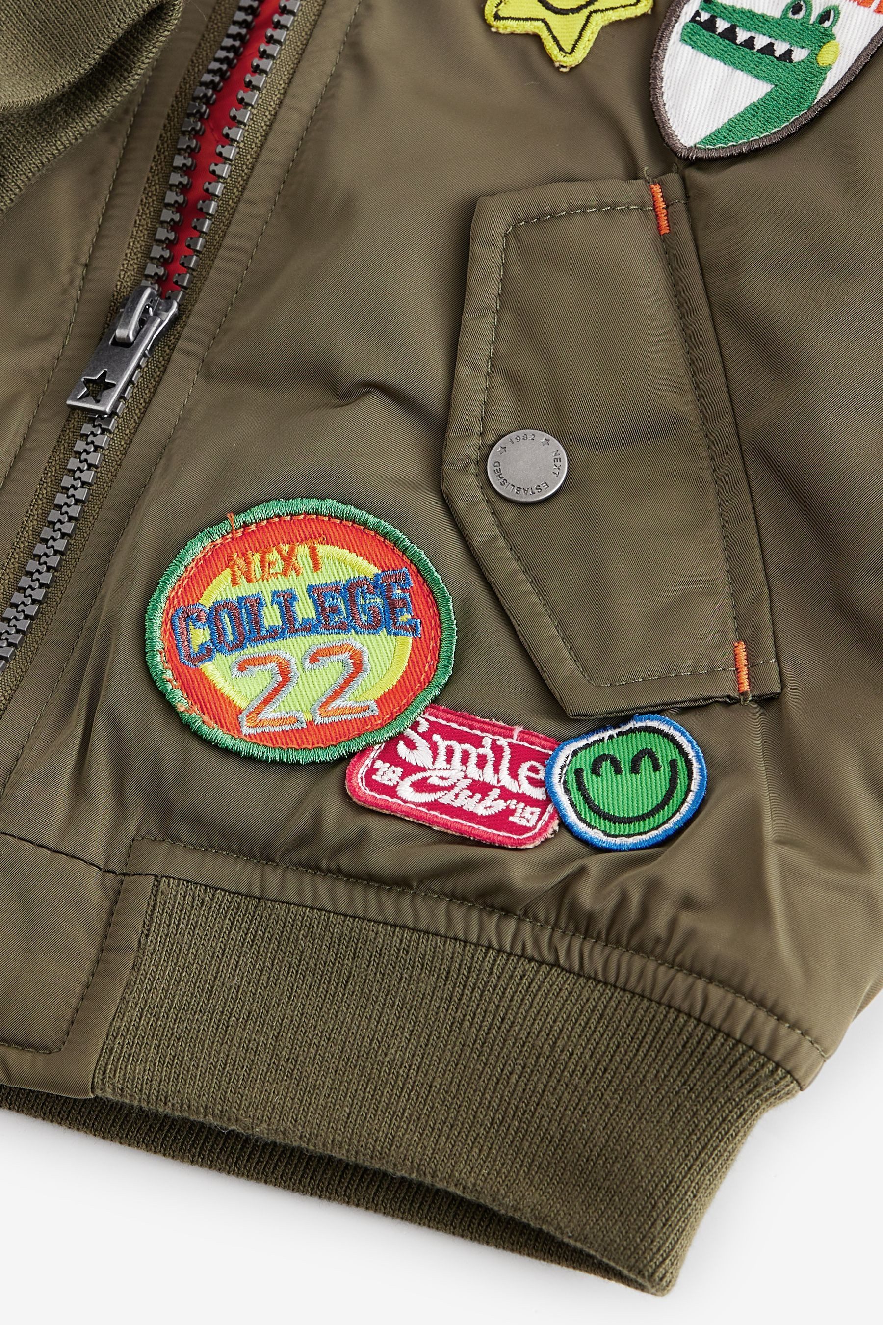 Next Bomberjacke Bomberjacke mit Kapuze aus Jersey und Badge (1-St)