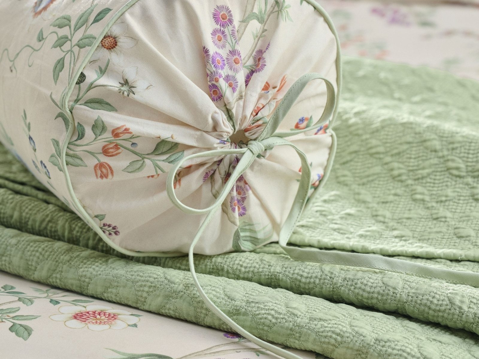 PiP Studio Dekokissen Lotus Lullaby Kissen Rolle off-white 22x70cm (1Stück)