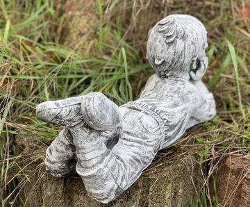 Stone and Style Gartenfigur Steinfigur Junge liegend