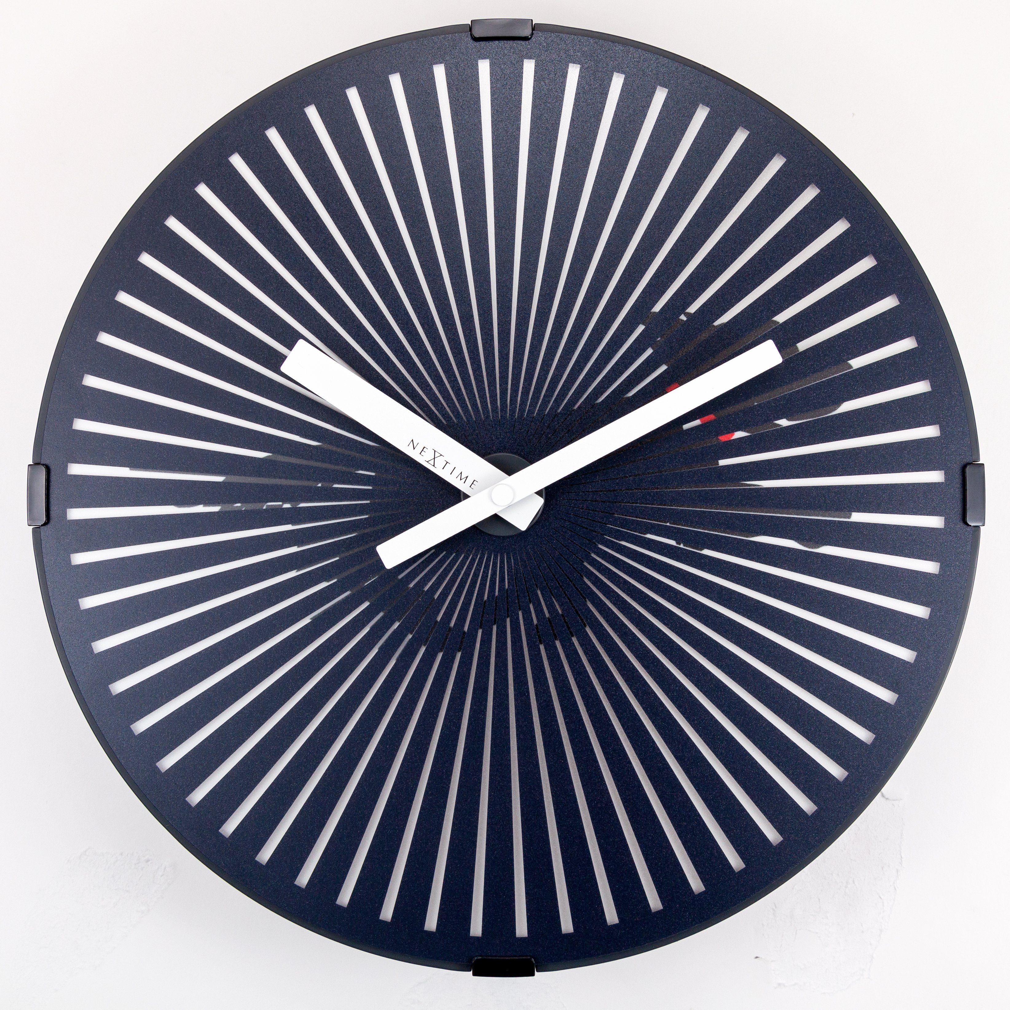 NEXTIME Wanduhr 3257 (Bewegungsuhr zeigt laufenden Hund)