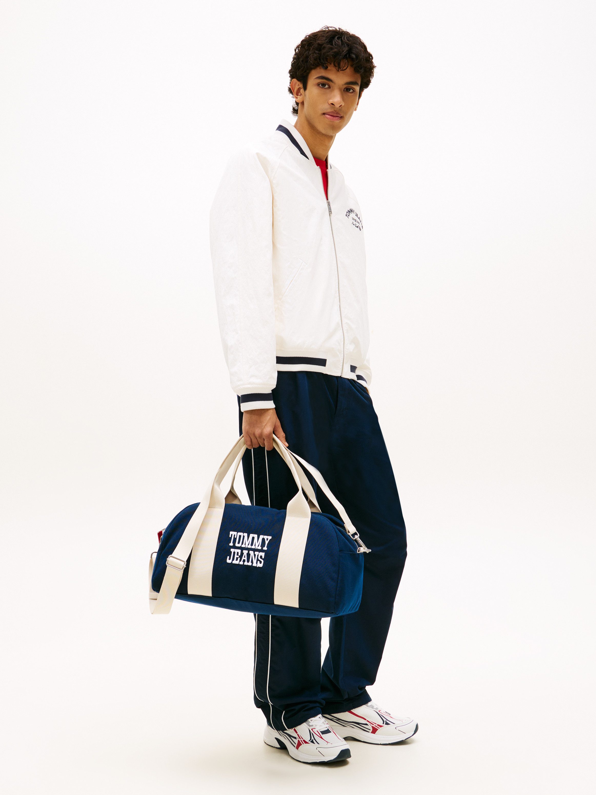 Tommy Jeans Weekender TJM BOLD VARSITY DUFFLE, Unisex Umhängetasche, Henkeltasche mit Kontrastbesatz