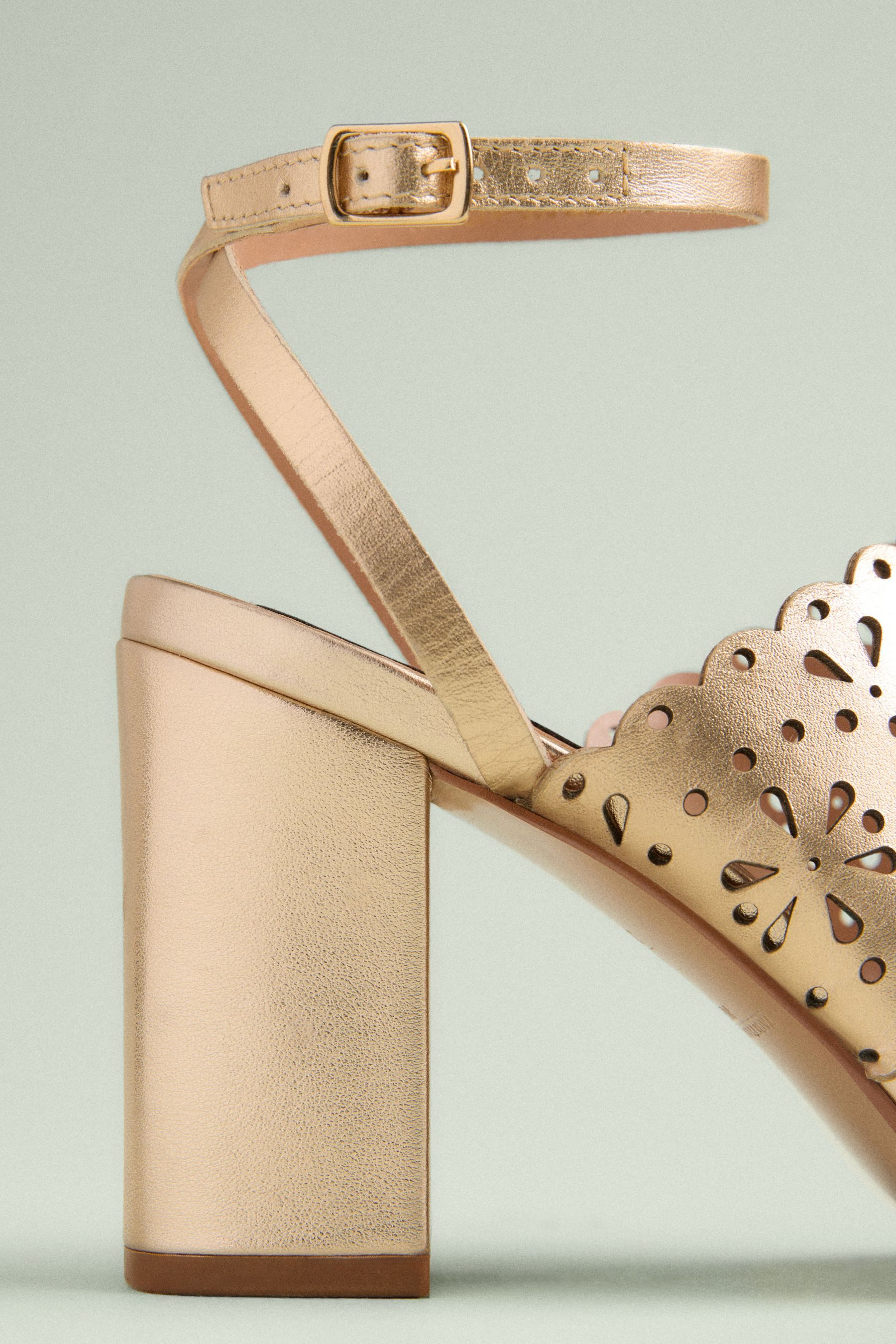 Next Runde Tabitha Simmons x Next Dahlia Sandaletten High-Heel-Sandalette (1-tlg)