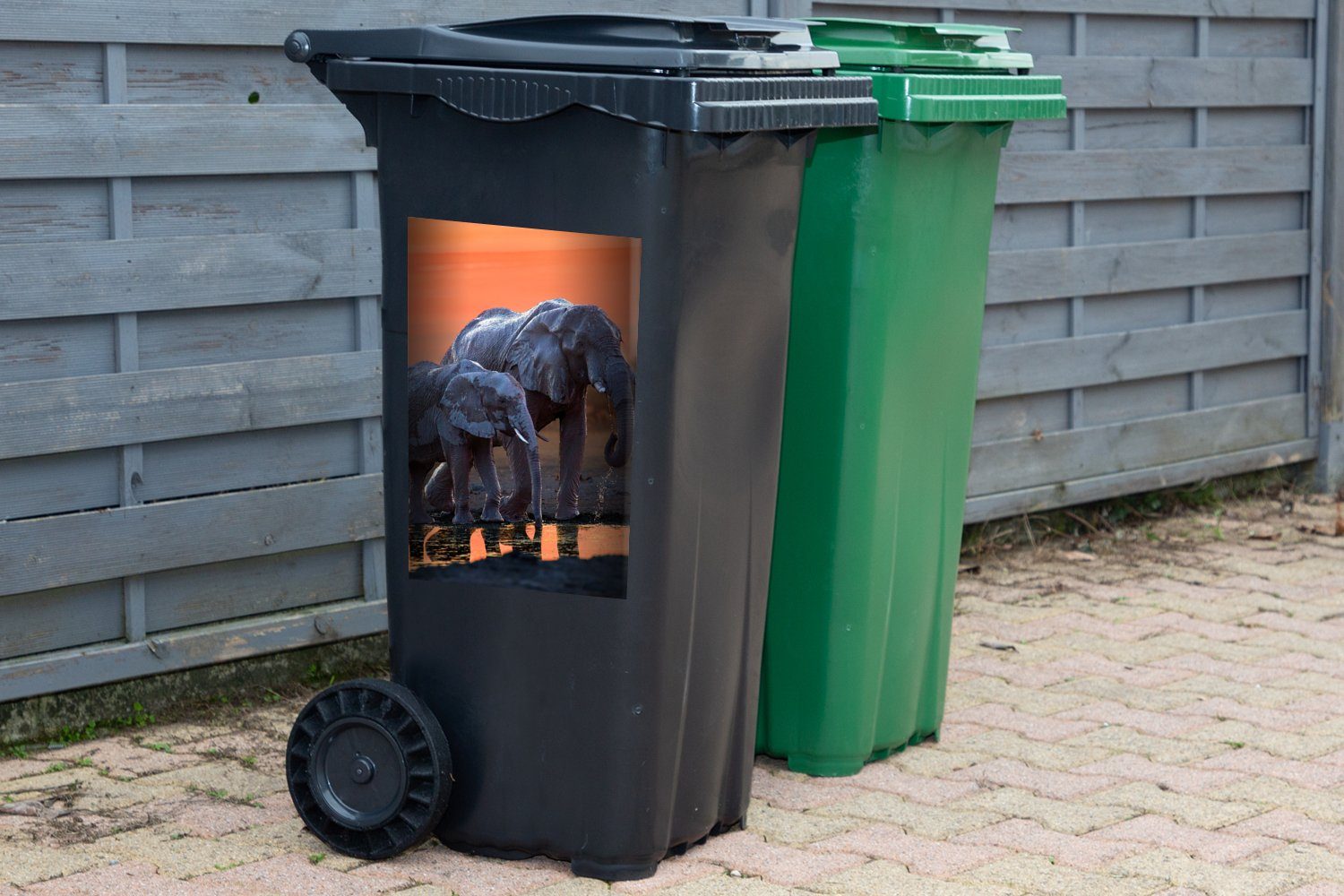 MuchoWow Wandsticker Sonnenuntergang - Container, - (1 Mülleimer-aufkleber, Mülltonne, Tiere Orange - Sticker, Elefant St), Wasser - Abfalbehälter