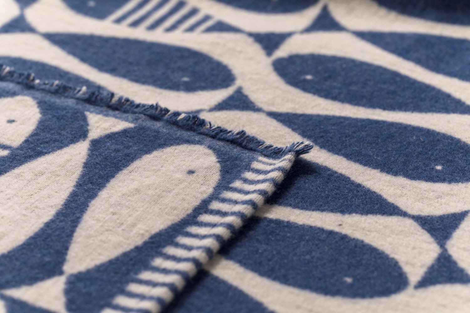 Wohndecke Luca 'Sardines' 140 x 200 cm Marine- Blau, DAVID FUSSENEGGER