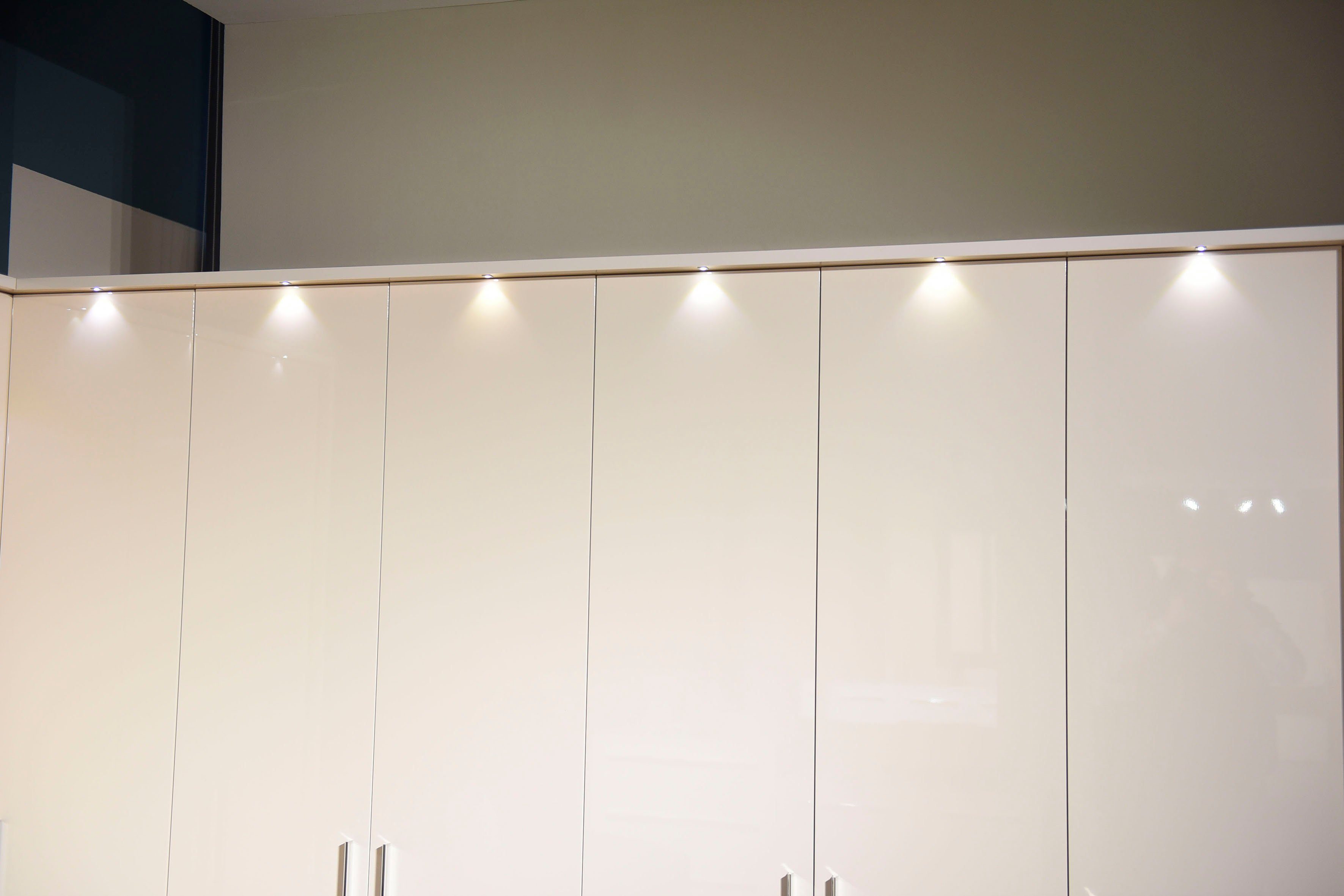 OTTO home Drehtürenschrank Piano, inklusive Rahmen und Beleuchtung, soft-close-Funktion (277 oder 322cm breit, 226cm hoch, mit 4 Schubladen) UV lackiert, hochglänzend weiß oder beige, FSC-zertifiziert