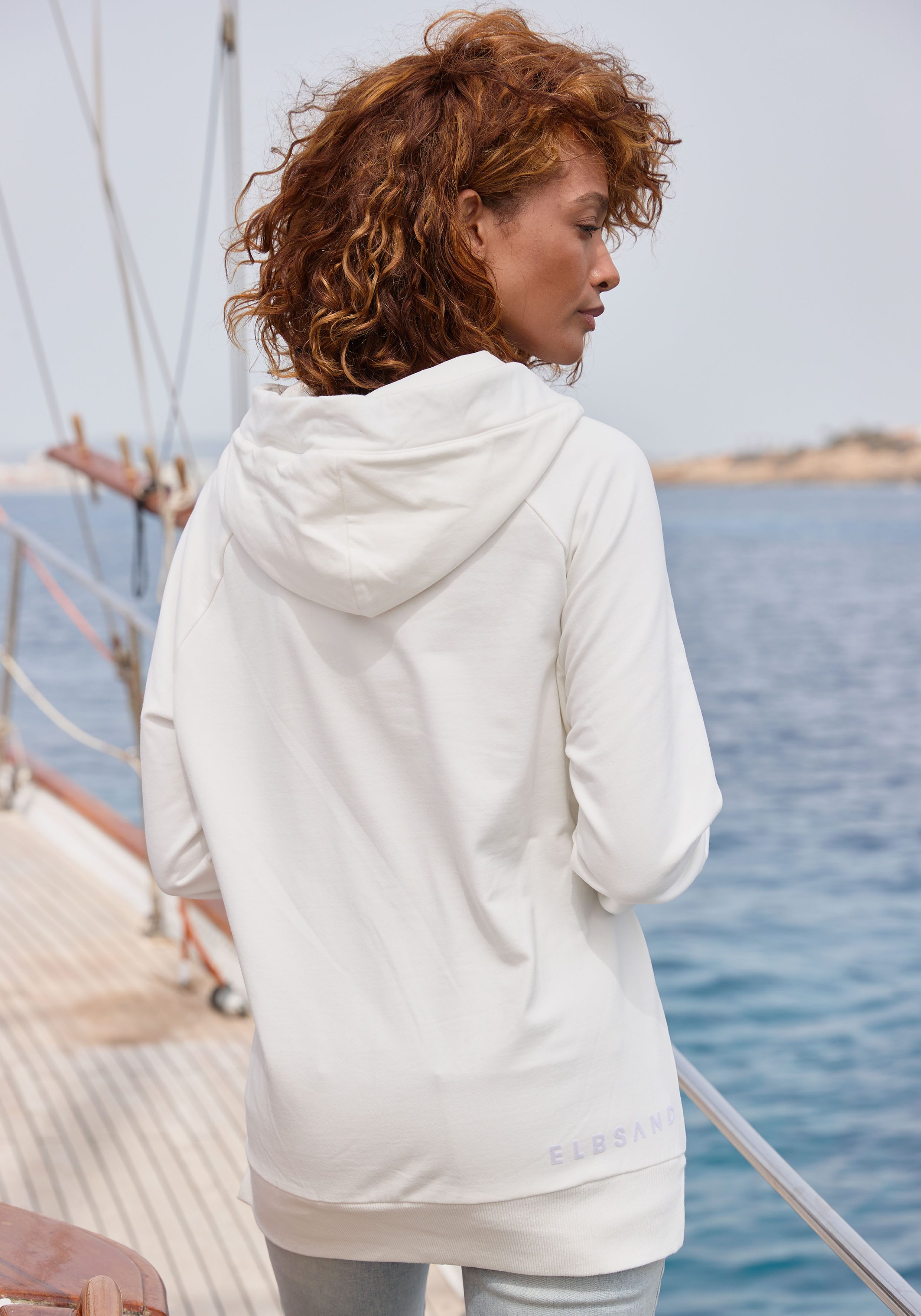 Elbsand Kapuzensweatshirt Svana mit Logoprint, bequemer Hoodie, seitliche Schlitze