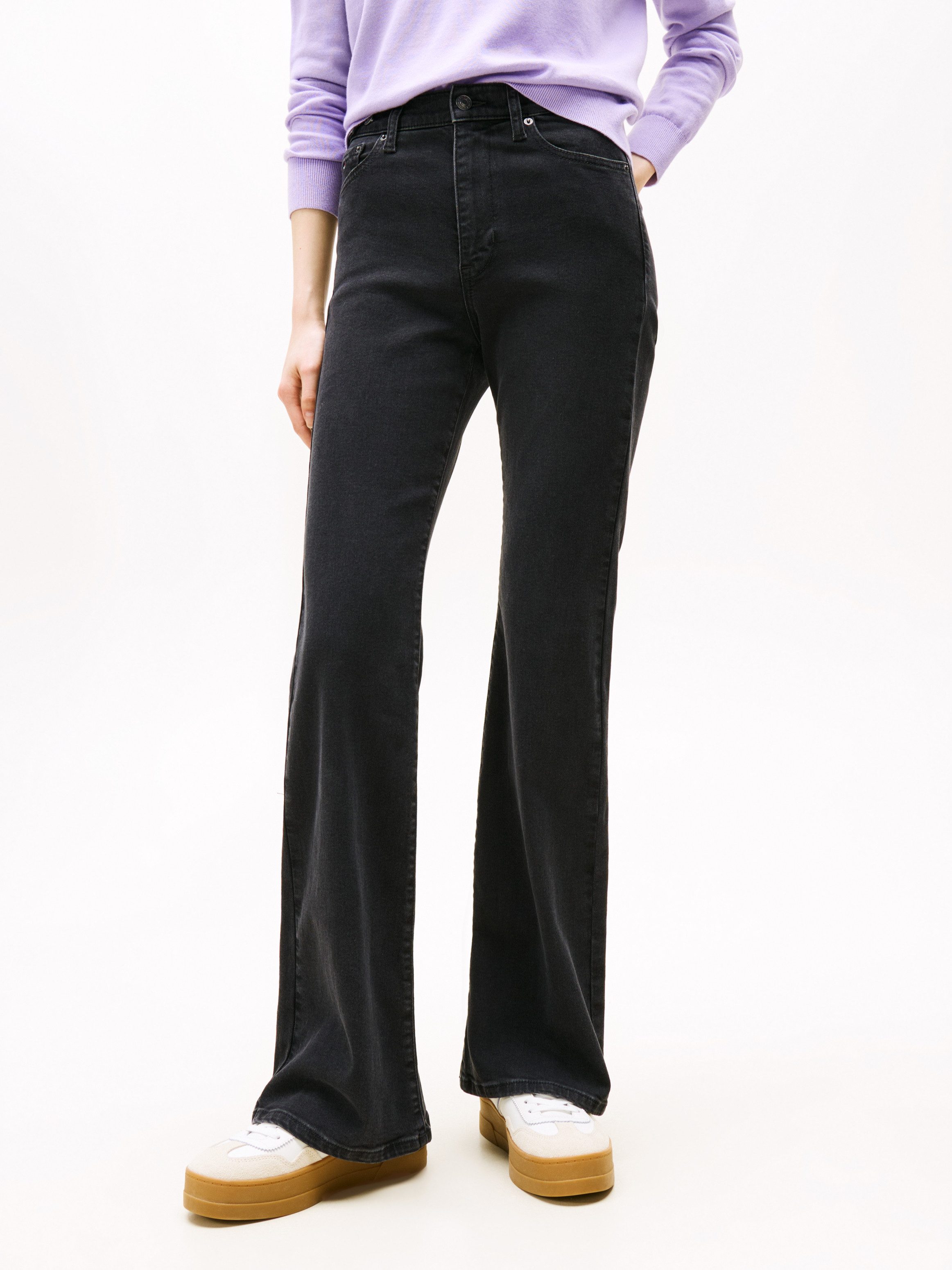 Tommy Jeans Bootcut-Jeans SYLVIA HGH FLR Weite Beinform und Logo Stickerei günstig online kaufen